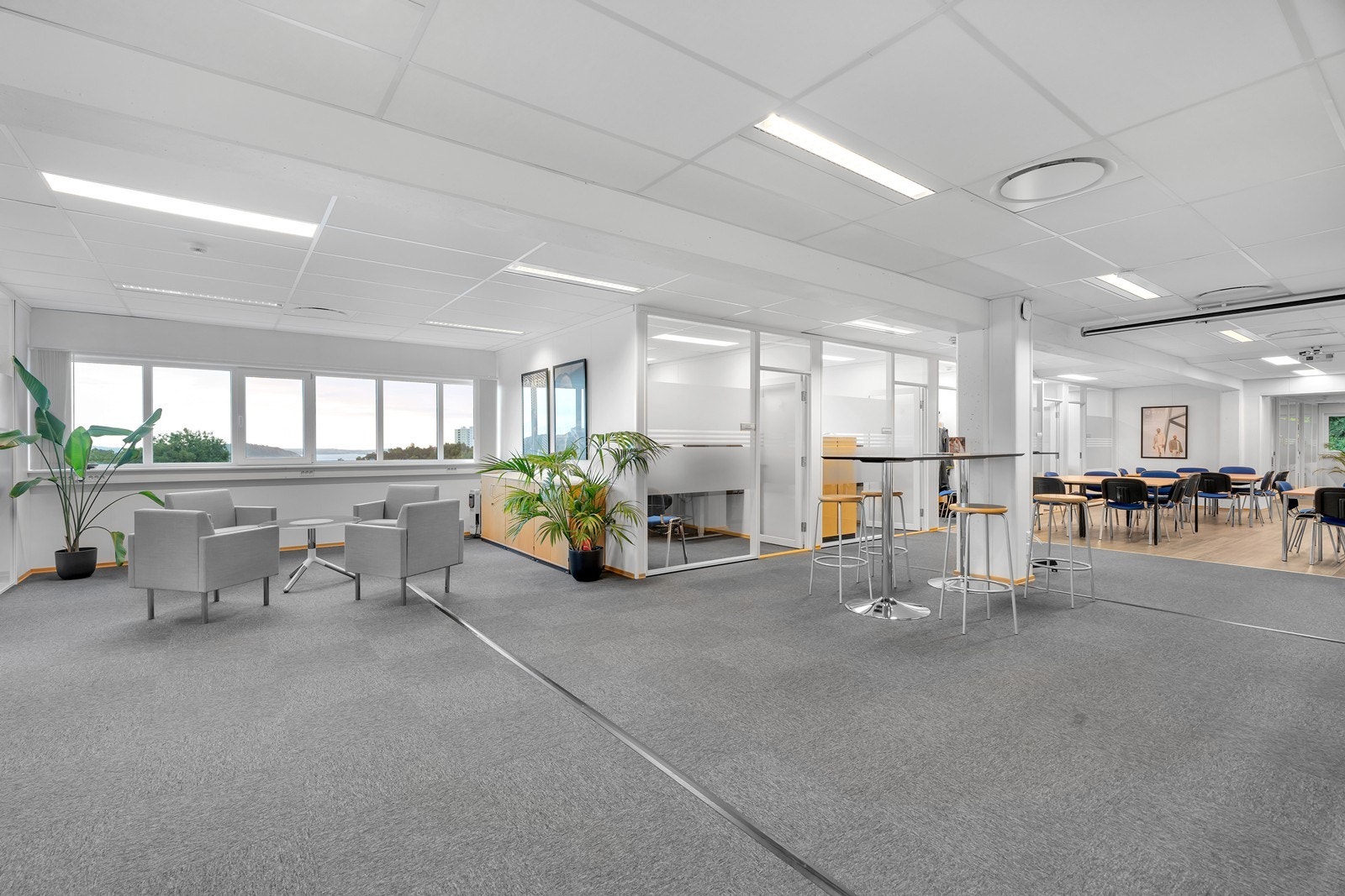 Kombinasjonseiendom med 2 bygg, rikelig parkering og høyt utleiepotensial