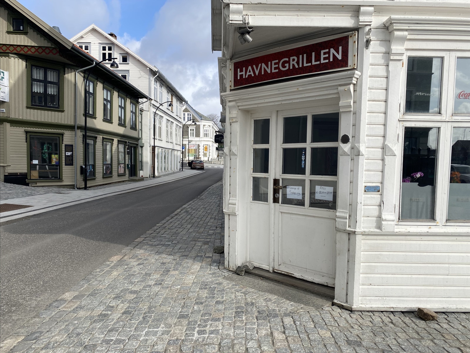Fullt utleid - Næring kombinert med 2 leiligheter i Farsund sentrum