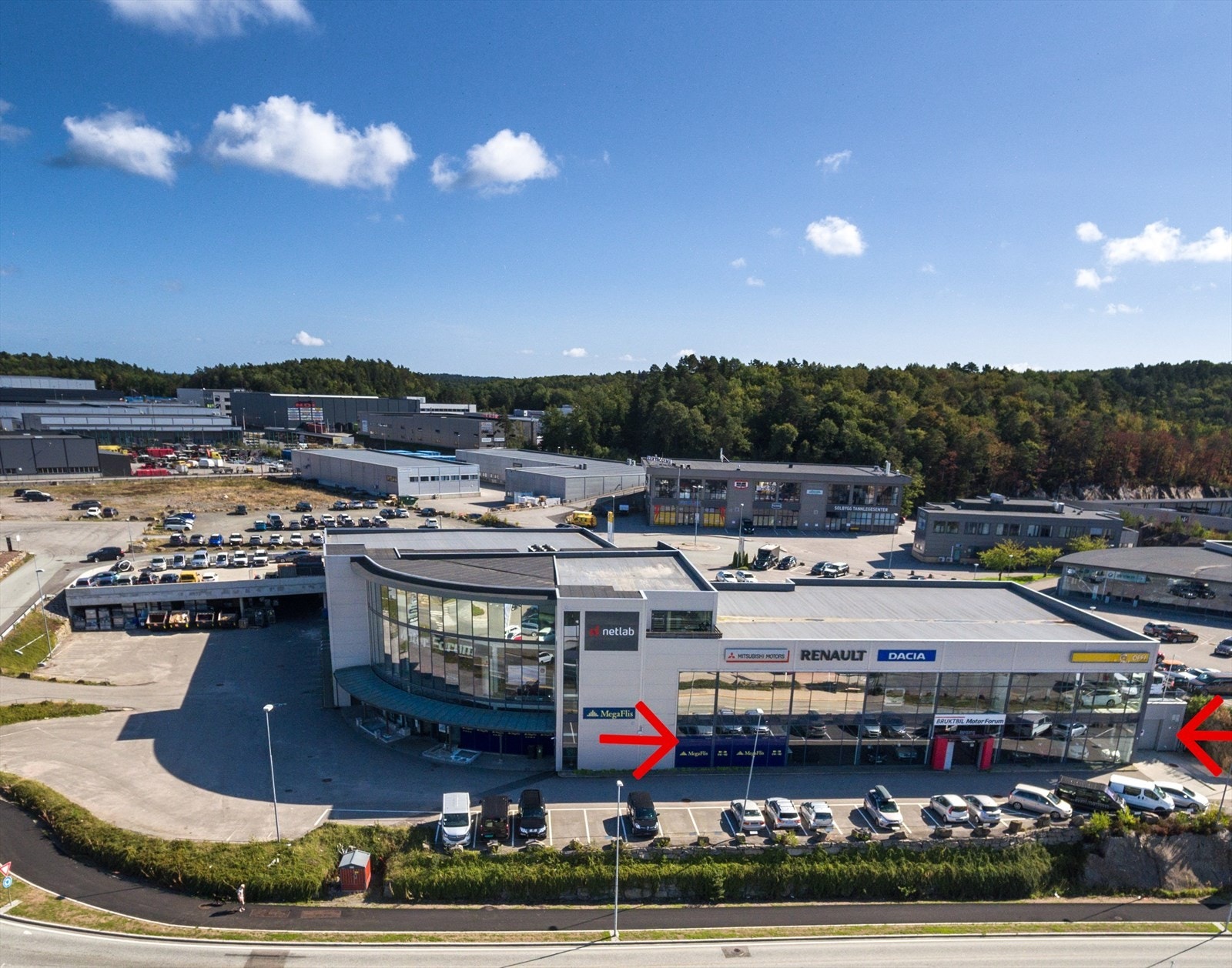 900 kvm butikklokale med god eksponering | Egner seg godt for storhandel, som bilbutikk etc