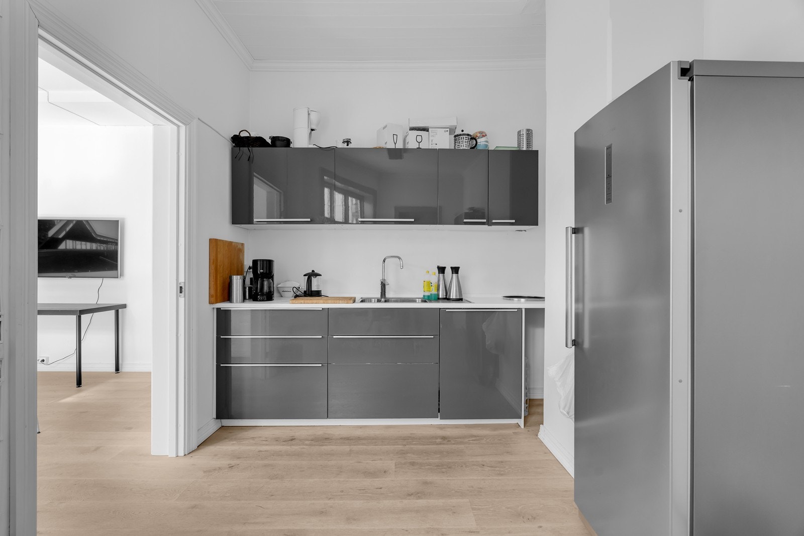 Hel bygård med kontorlokaler og leilighet - sentralt ved Rådhuskvartalet og Markens.