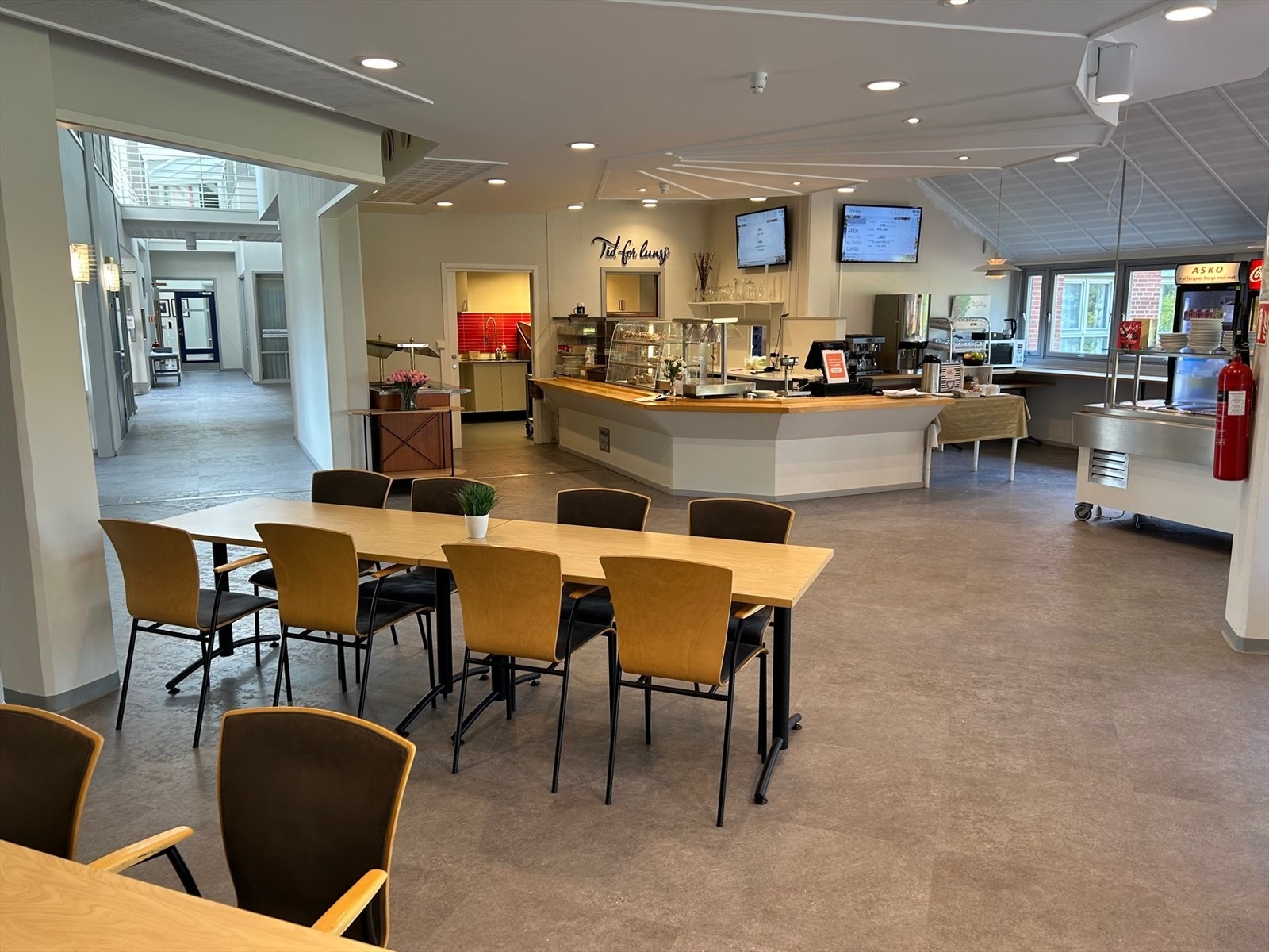 Kontorlokaler tilpasset alle bedrifter på Longum Næringspark. Felles kantine og treningssenter!