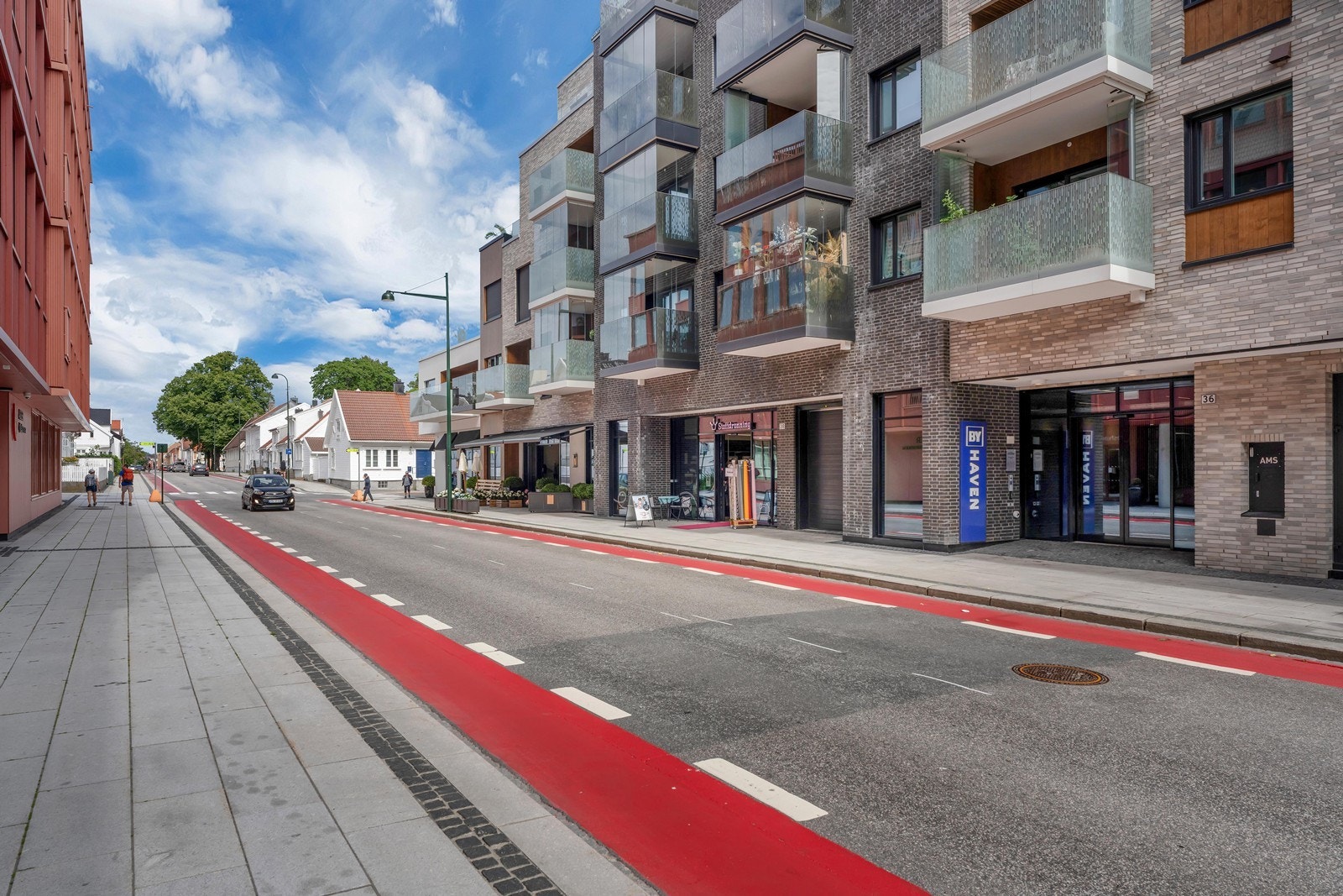 Attraktiv næringsseksjon i 1. etg i Byhaven - midt i Kvadraturen. Inkl. parkeringsplass.