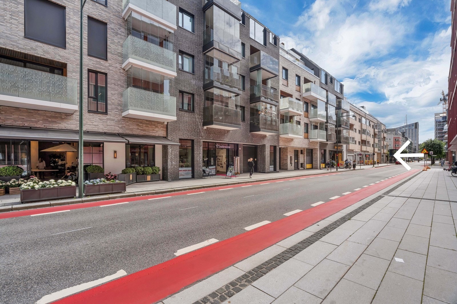 Attraktiv næringsseksjon i 1. etg i Byhaven - midt i Kvadraturen. Inkl. parkeringsplass.