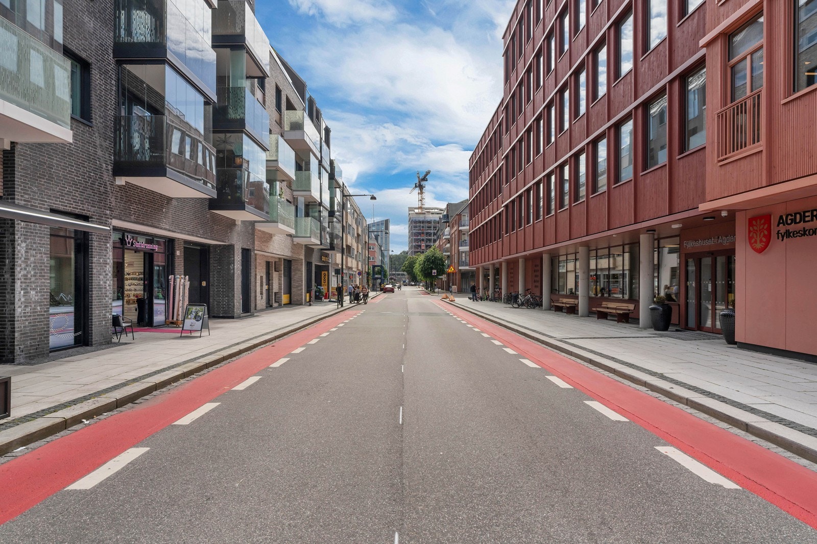 Attraktiv næringsseksjon i 1. etg i Byhaven - midt i Kvadraturen. Inkl. parkeringsplass.