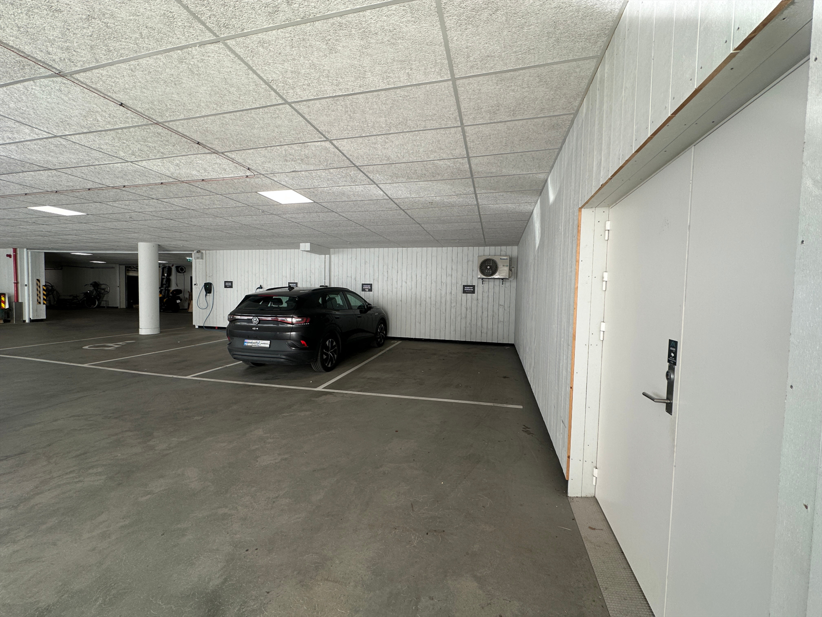 Attraktiv næringsseksjon i 1. etg i Byhaven - midt i Kvadraturen. Inkl. parkeringsplass.
