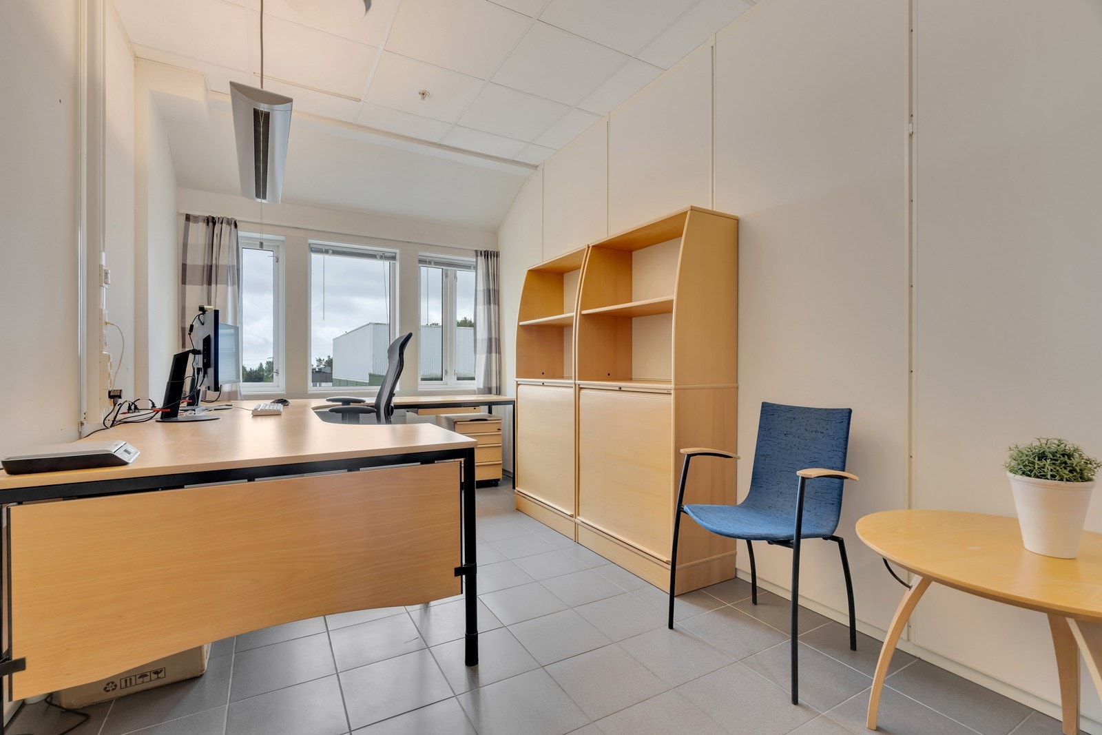 Fleksible kontorlokaler/møterom/kantine med god standard og flott utsikt | 5 min fra KRS sentrum | Rikelig parkering