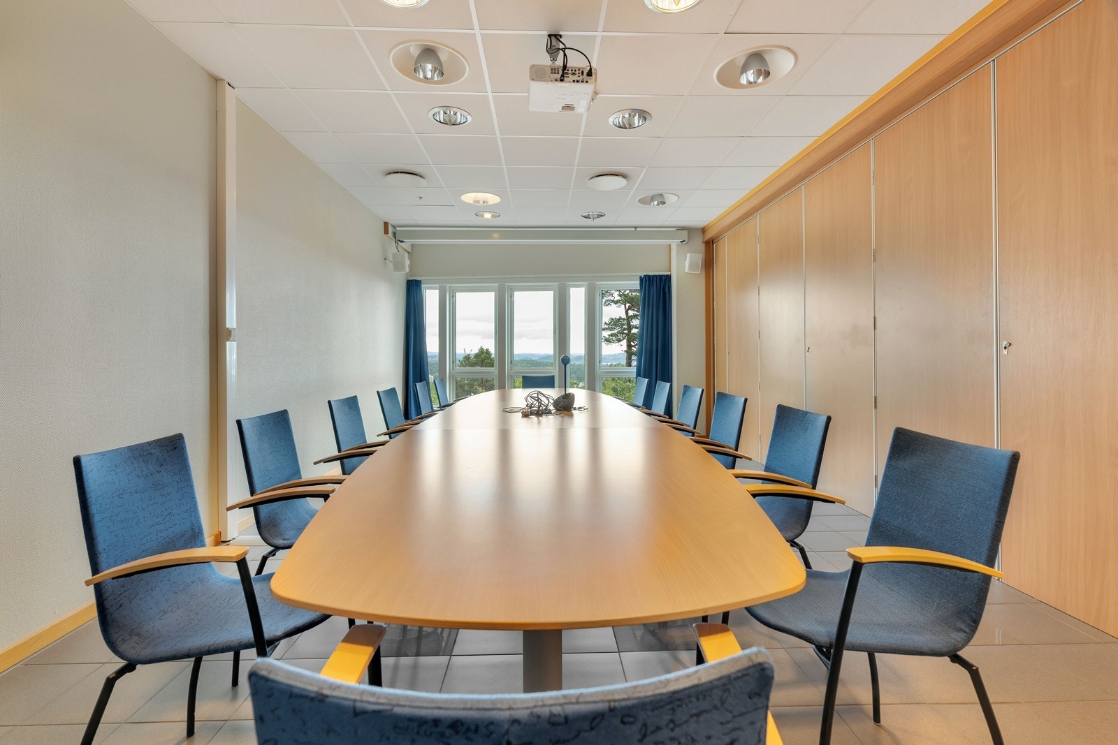 Fleksible kontorlokaler/møterom/kantine med god standard og flott utsikt | 5 min fra KRS sentrum | Rikelig parkering