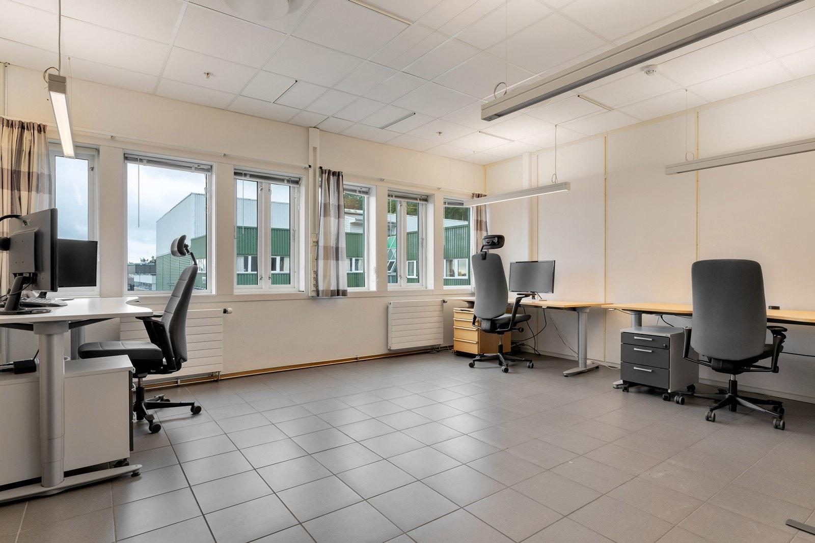 Fleksible kontorlokaler/møterom/kantine med god standard og flott utsikt | 5 min fra KRS sentrum | Rikelig parkering