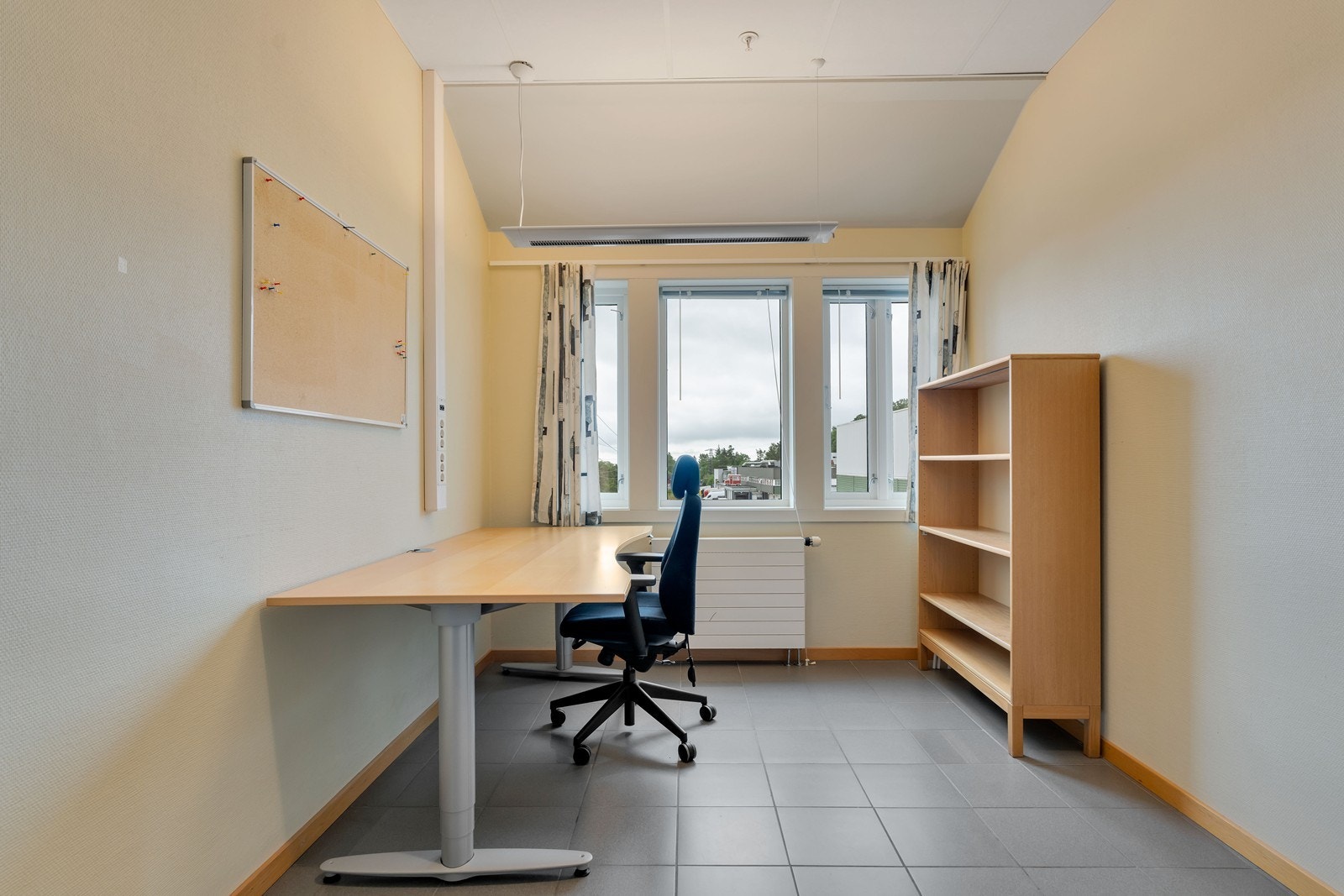 Fleksible kontorlokaler/møterom/kantine med god standard og flott utsikt | 5 min fra KRS sentrum | Rikelig parkering