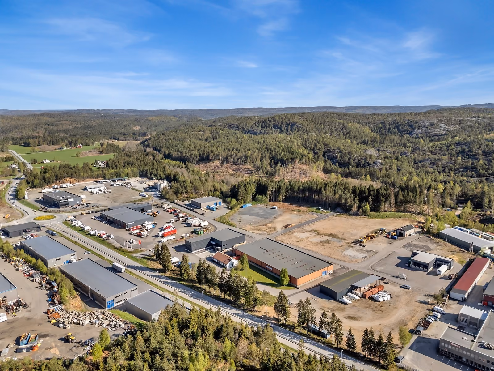 Ferdige næringstomter fra ca. 760 kvm og oppover