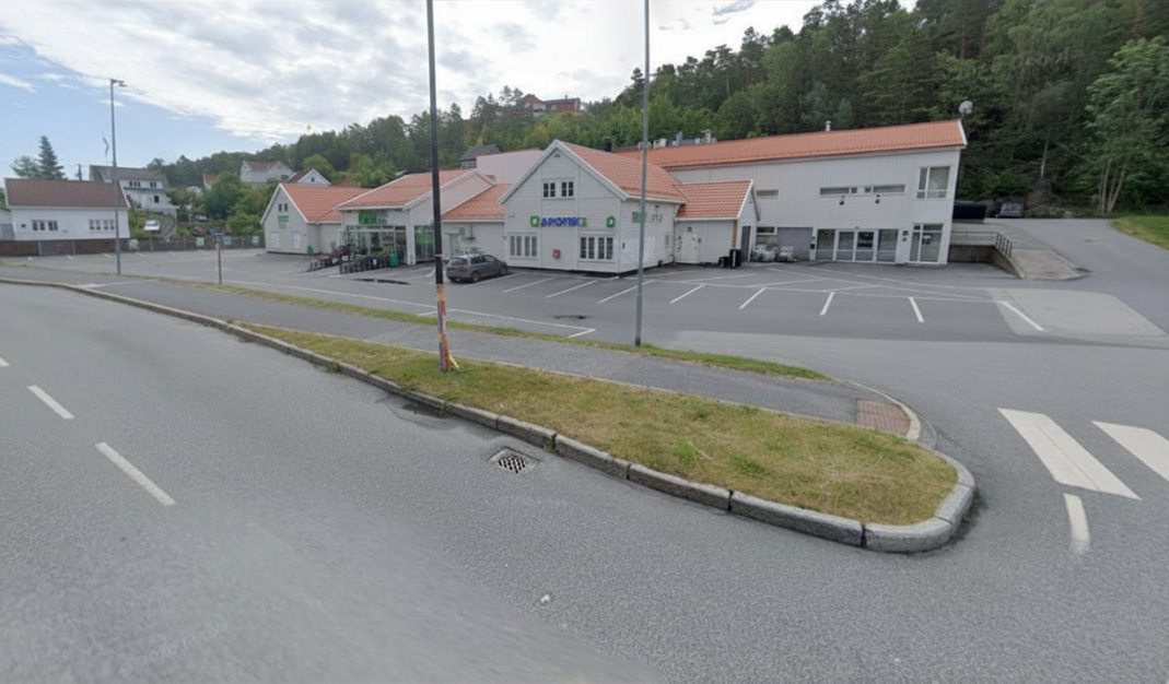 Næringslokale i Risør - vegg i vegg med Kiwi, apotek og treningssenter