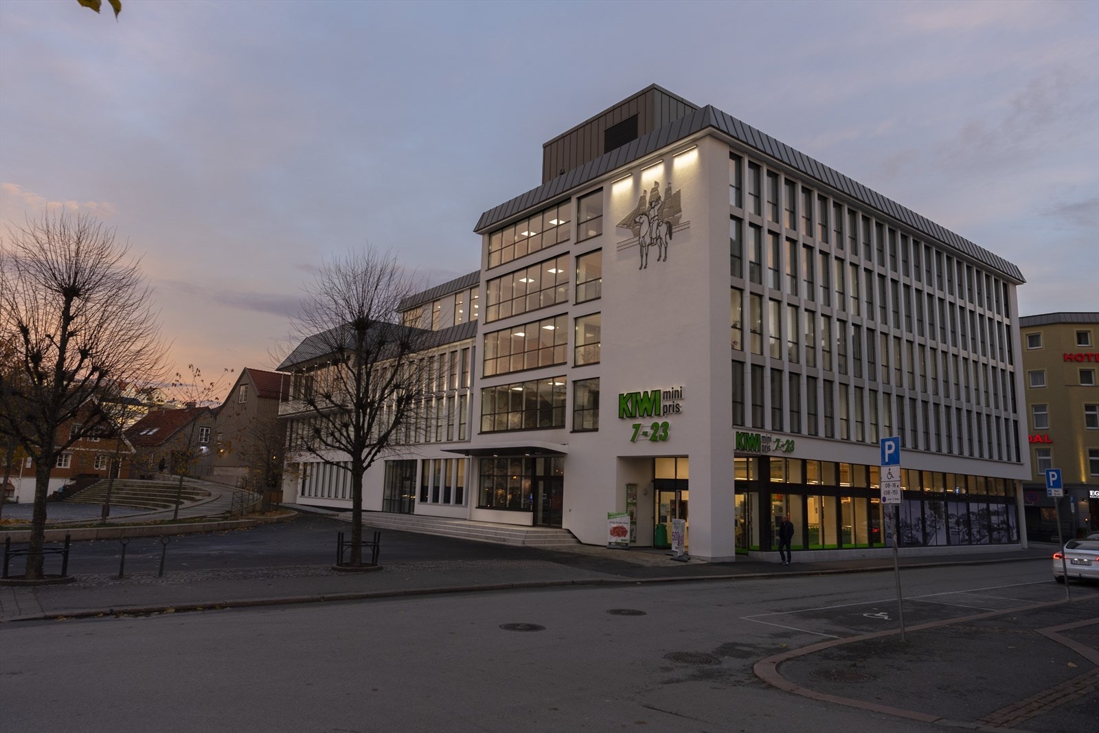 Innflyttingsklart kontor i Arendal sentrum med 5-6 kontorer og møterom