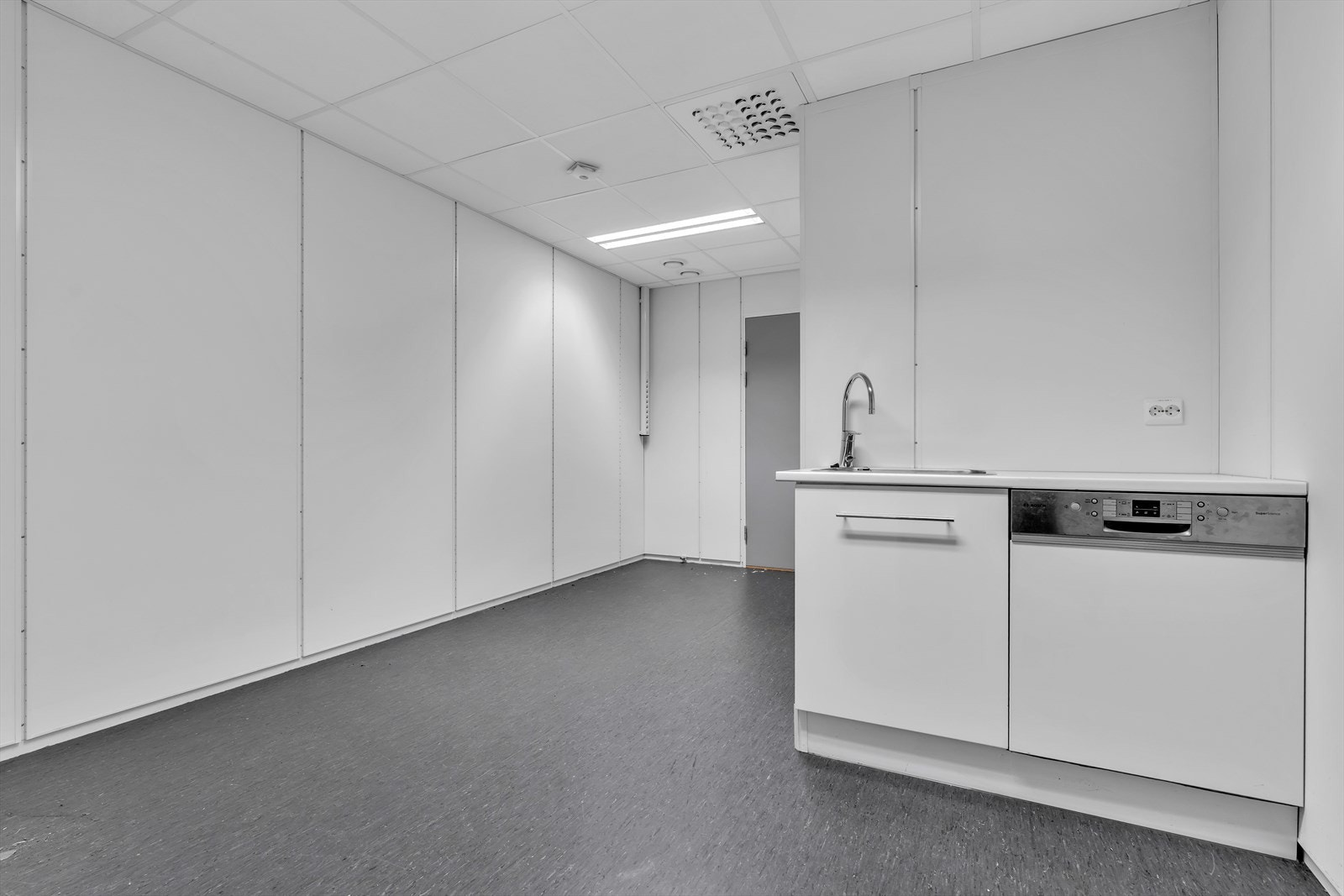 Fleksible og trivelige lokaler med plass til inntil 3 leietakere | P-plasser på taket | Sentralt øst for byen