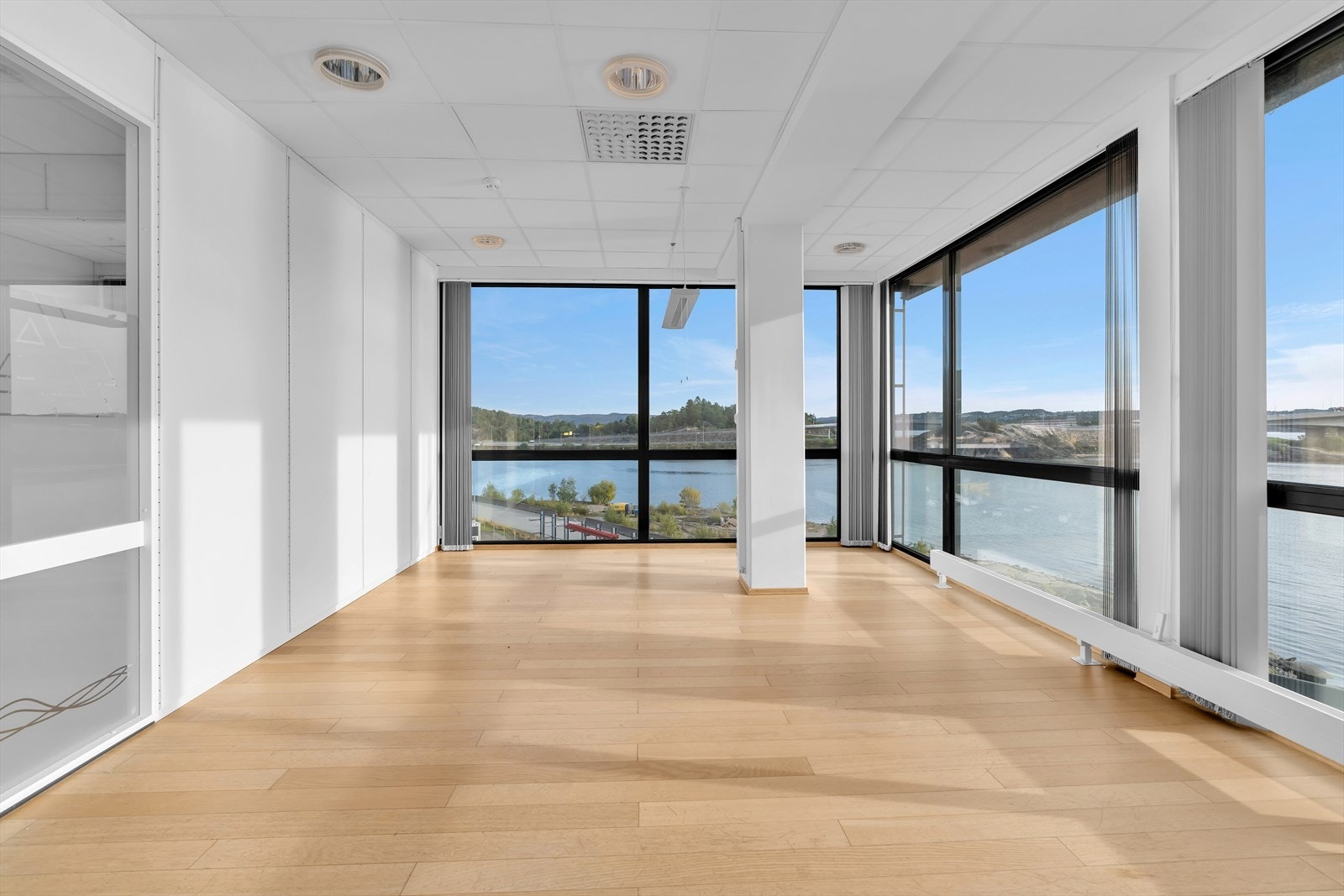 Fleksible og trivelige lokaler med plass til inntil 3 leietakere | P-plasser på taket | Sentralt øst for byen