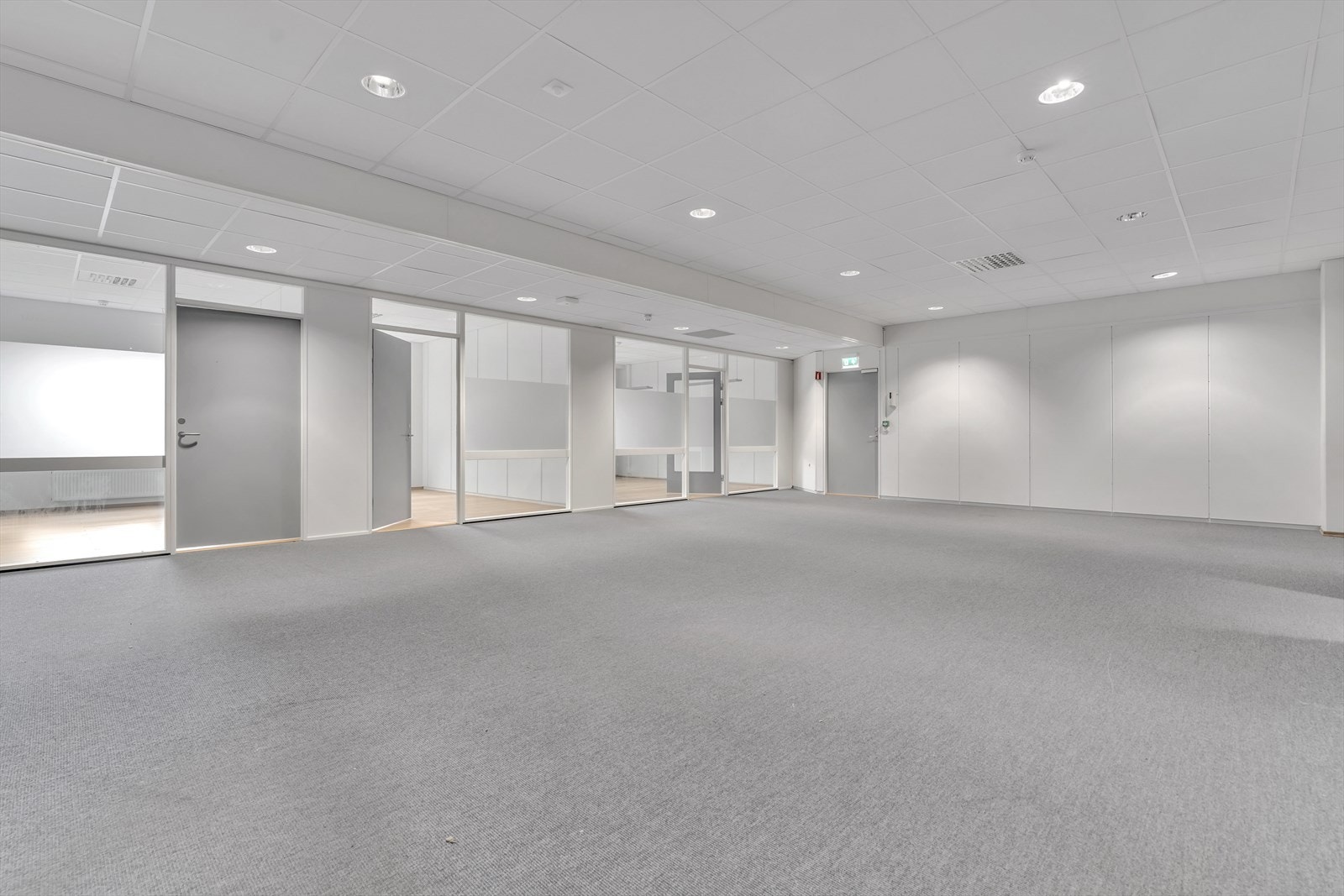 Fleksible og trivelige lokaler med plass til inntil 3 leietakere | P-plasser på taket | Sentralt øst for byen
