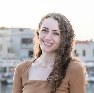 A headshot of Karlie Bryn, Head of Growth at SignpostAI