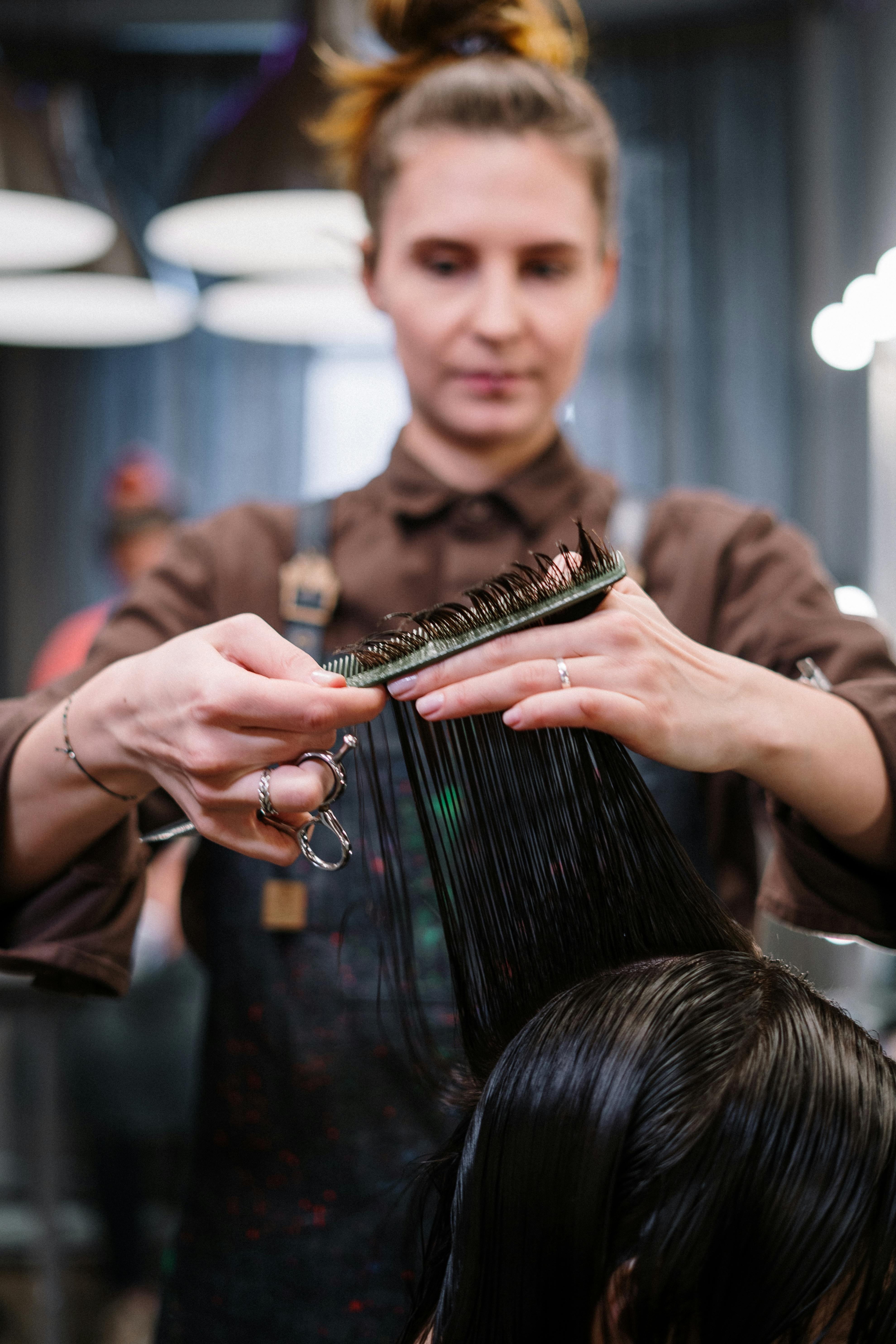 Coiffeur et coiffeuse