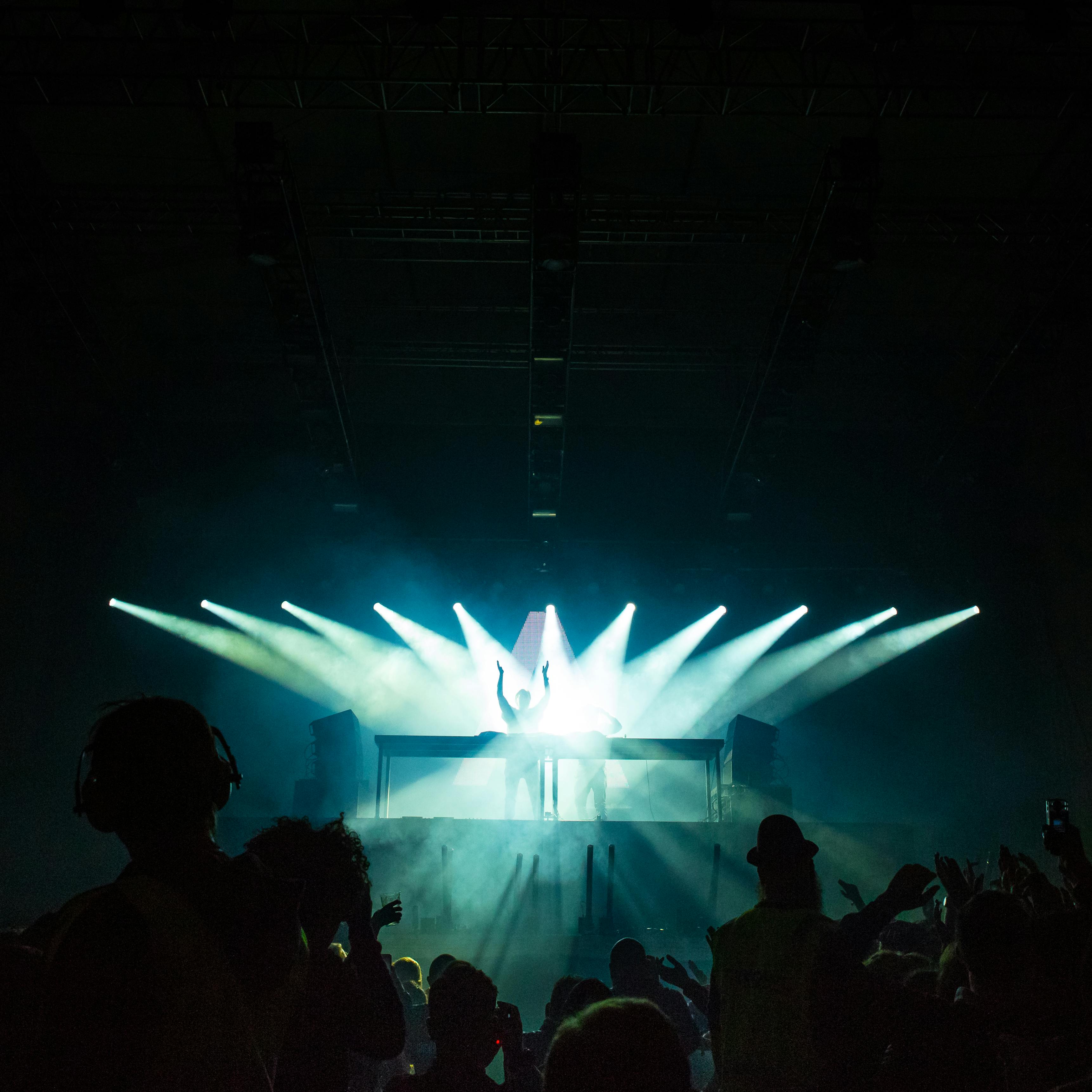 DJ