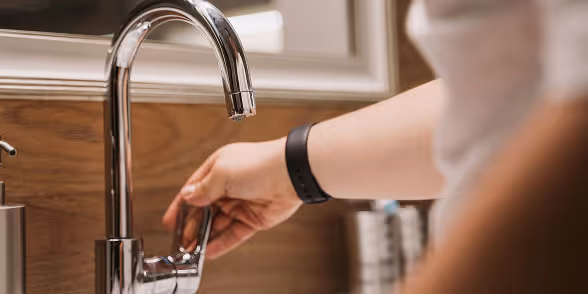 Faire une facture plombier : obligations, TVA, modèle et erreurs à éviter