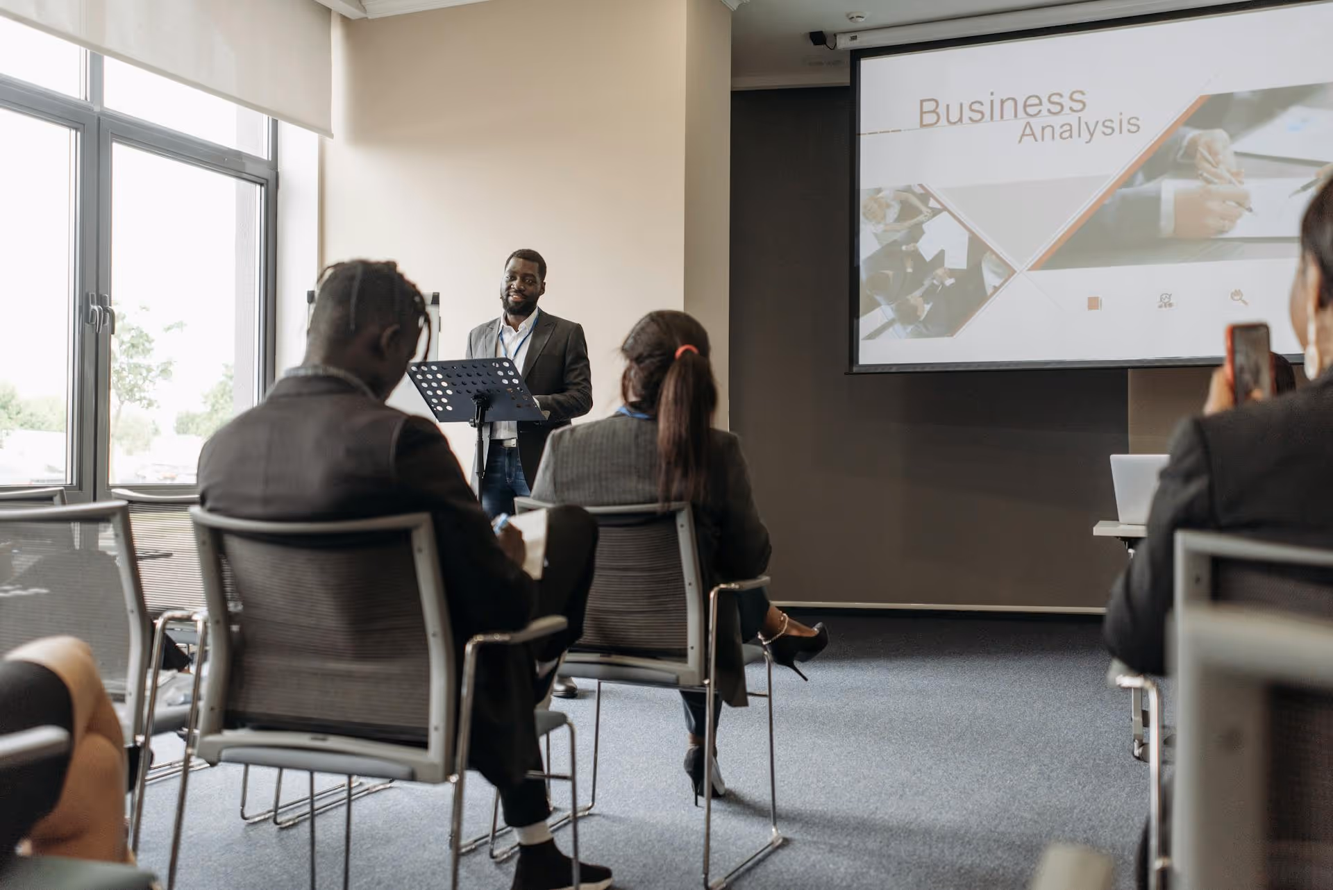 Common body language mistakes during a pitch (and how to fix them)