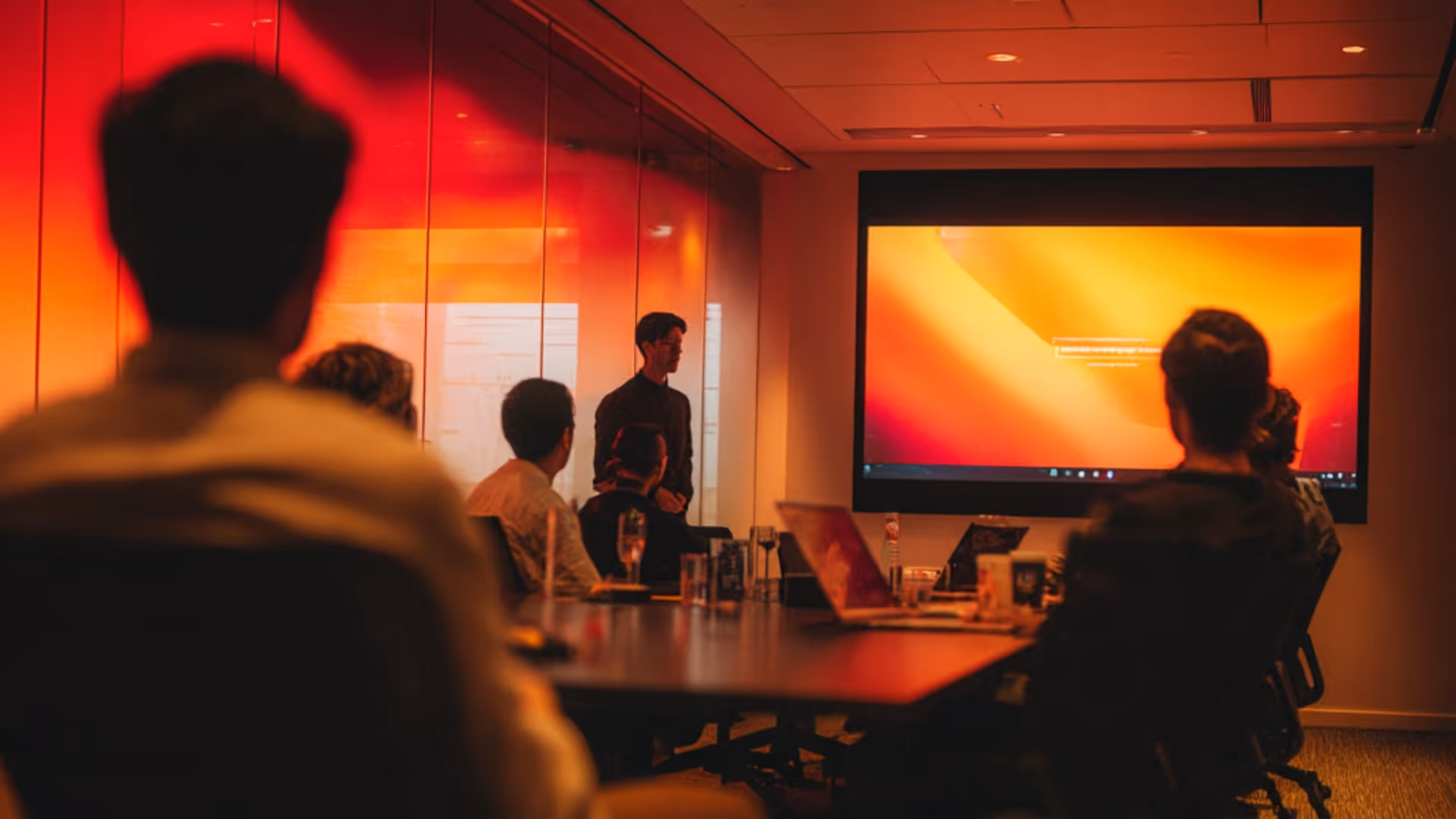 How to collaborate on pitch decks remotely with your team