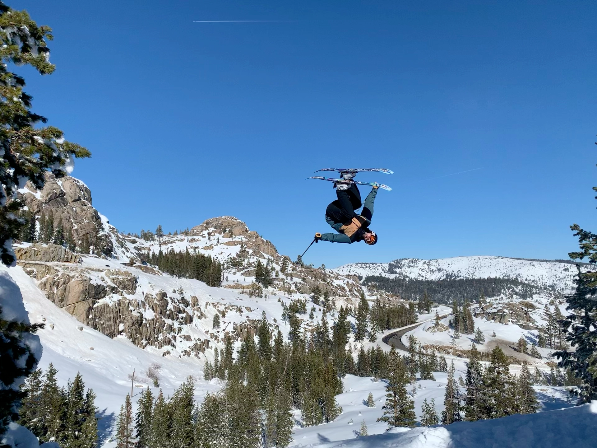 Grant Wiltshire getting sick inverted air while skiing