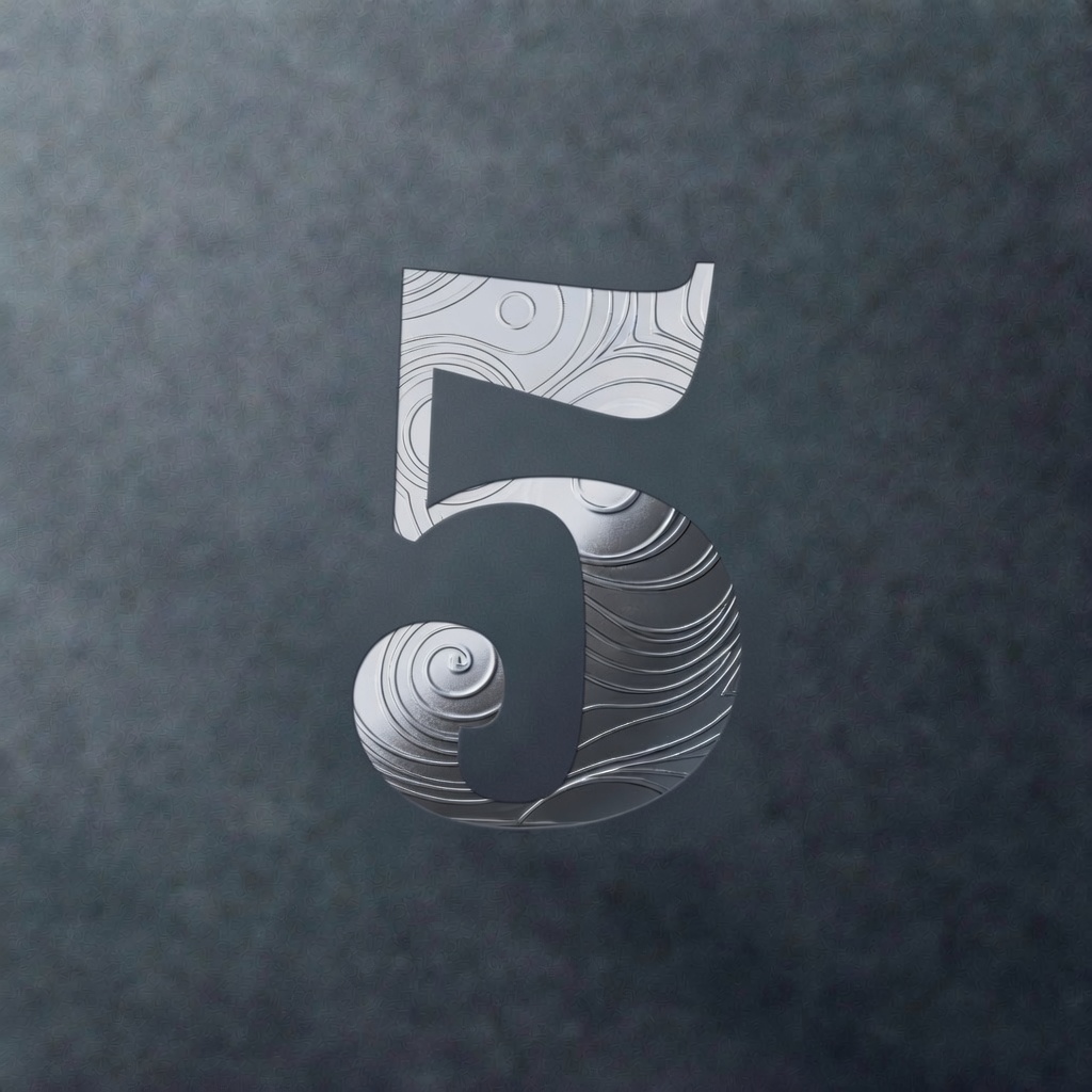 Chiffre 5 en métal texturé avec motifs circulaires sur un fond sombre flou.