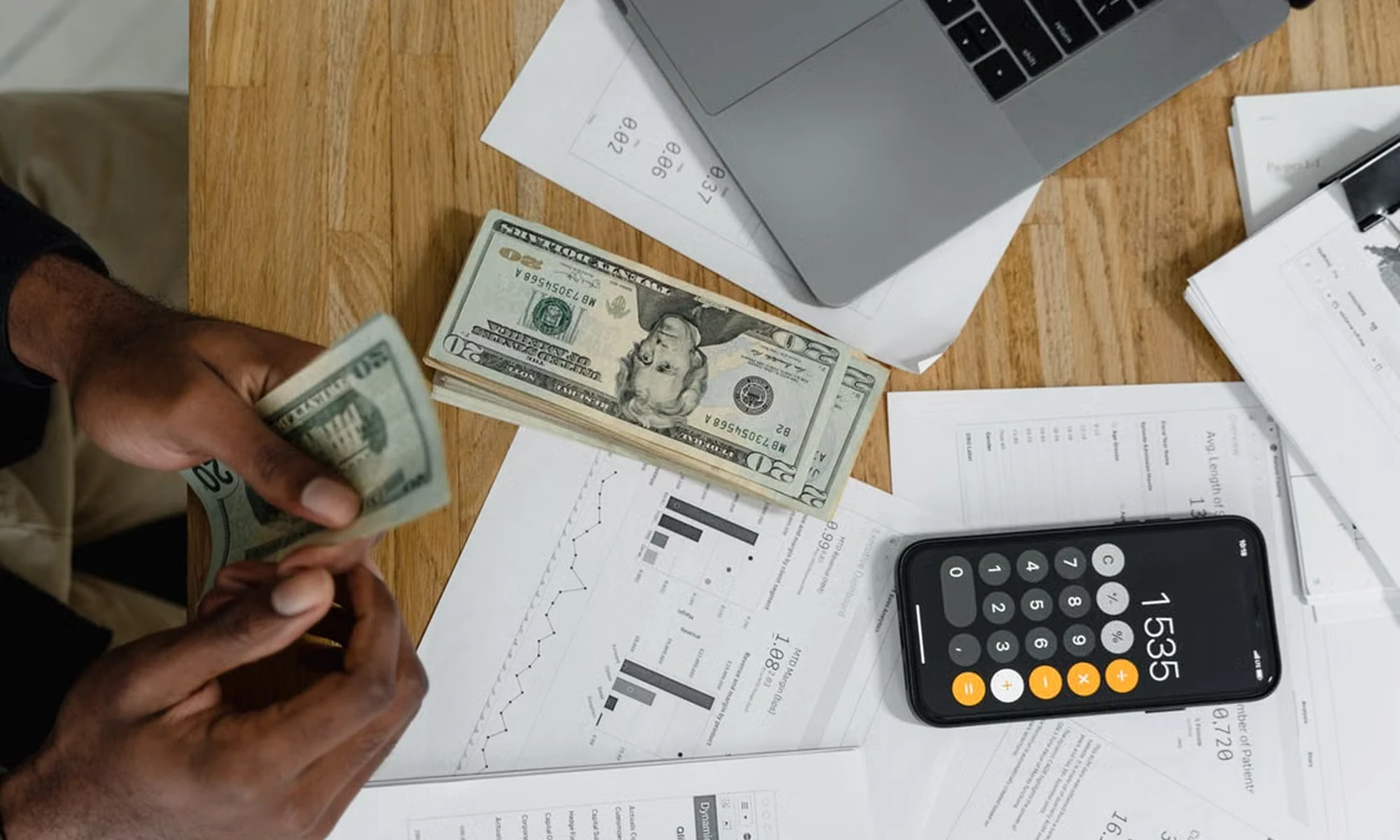 Vállalkozás cash-flow-ja és pénzügyi tartalékainak tudatos tervezése.