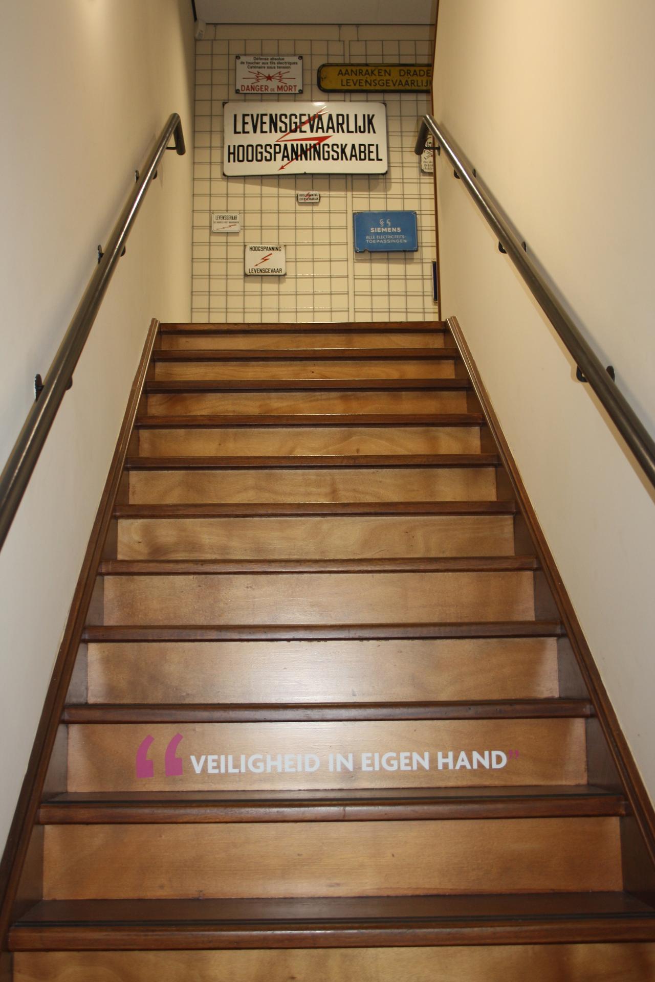 Trapopgang in kantoor Best, interieurontwerp door Agnes Compagne