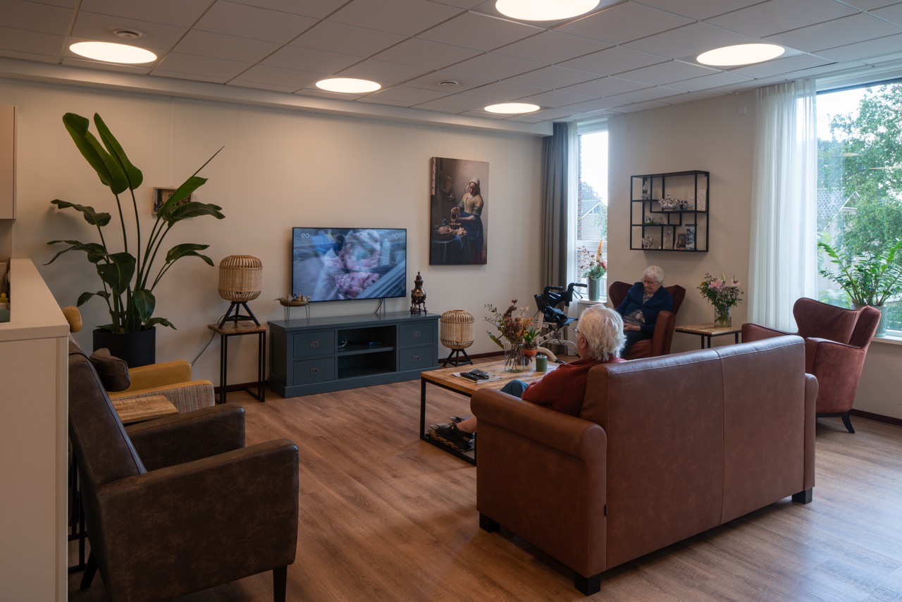 Huiselijke woonkamer voor bewoners van woonzorgcentrum Westerkim Hoogeveen