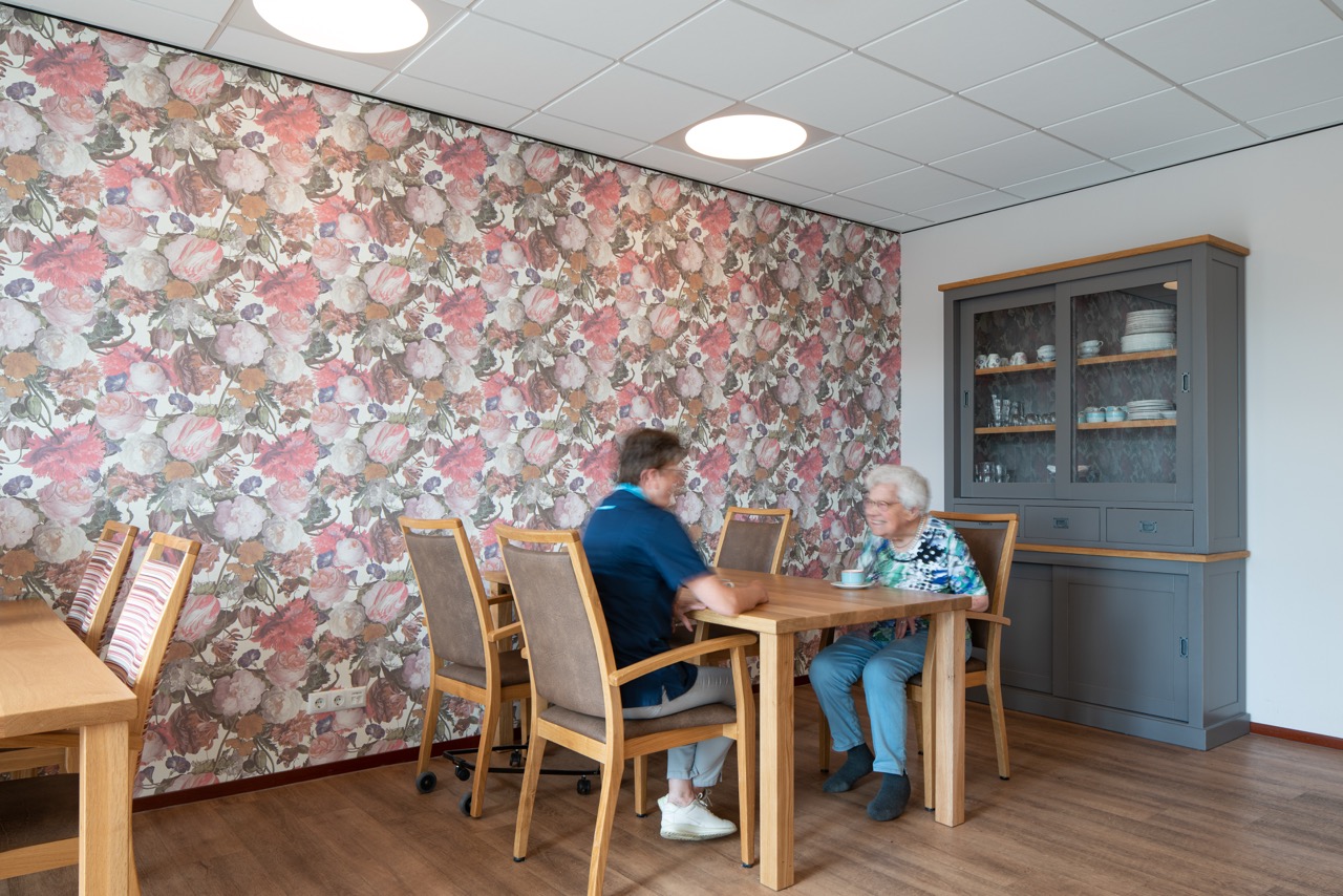 Woonkamer voor bewoners van Westerkim Hoogeveen, ontwerp Agnes Compagne