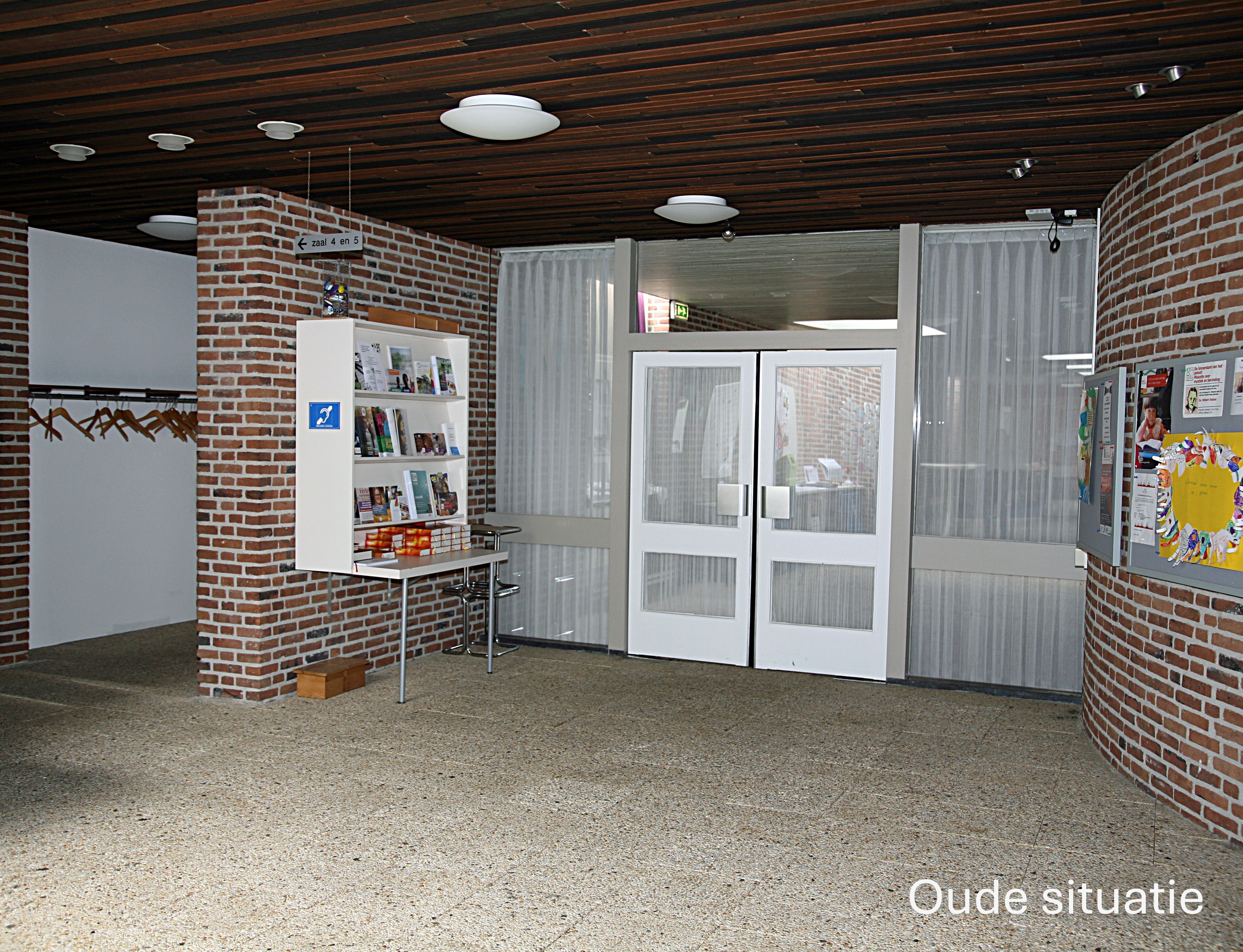 Entree van de kerkzaal van Open Hof in de oude situatie