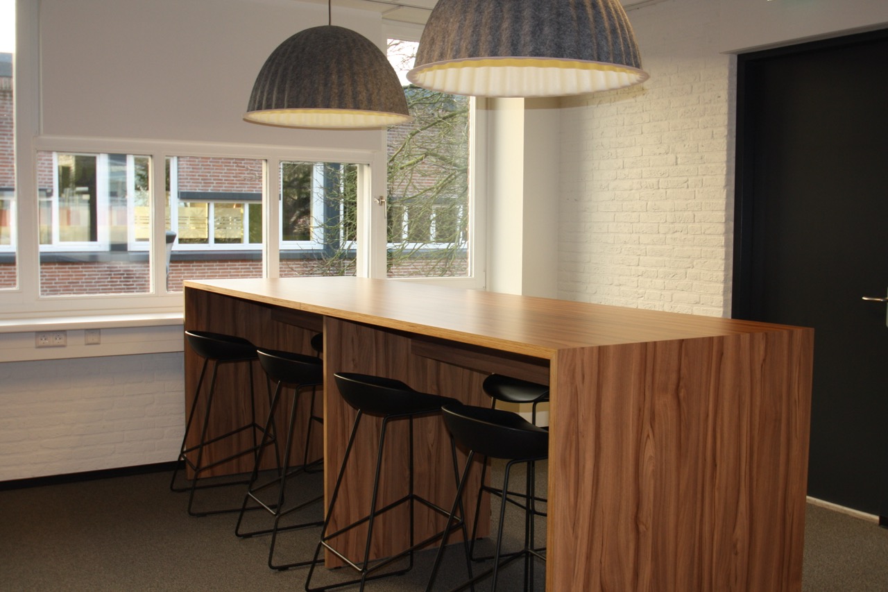 Ontmoetingsplek op de eerste verdieping van opleidingscentrum Hoogeveen