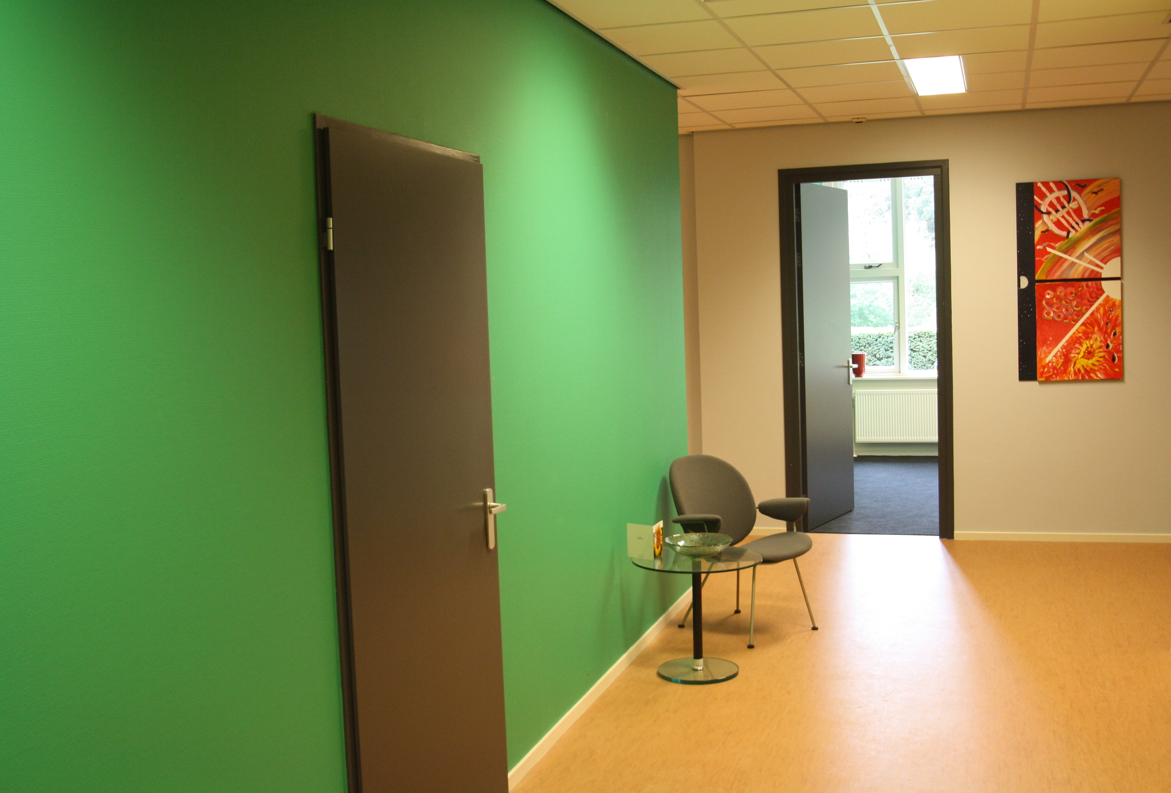 Gang met groene accentwand in regiokantoor Philadelphia