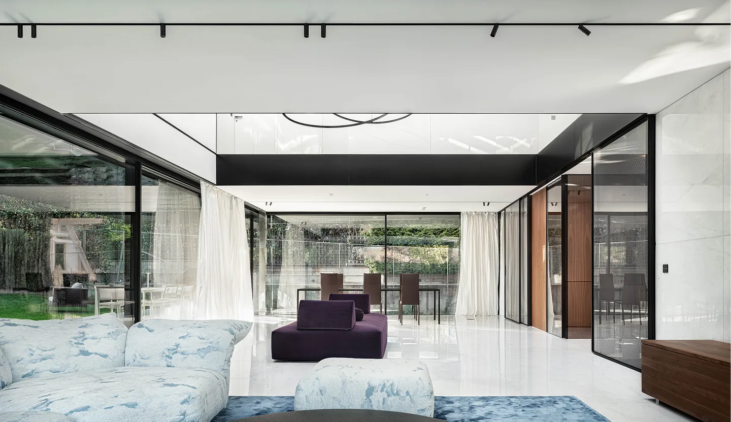 2 Oaks House
