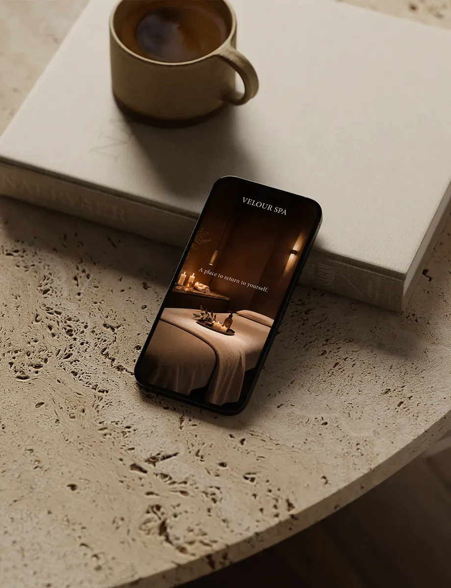 Webdesign für Velour Spa – Premium Wellness Website auf iPhone