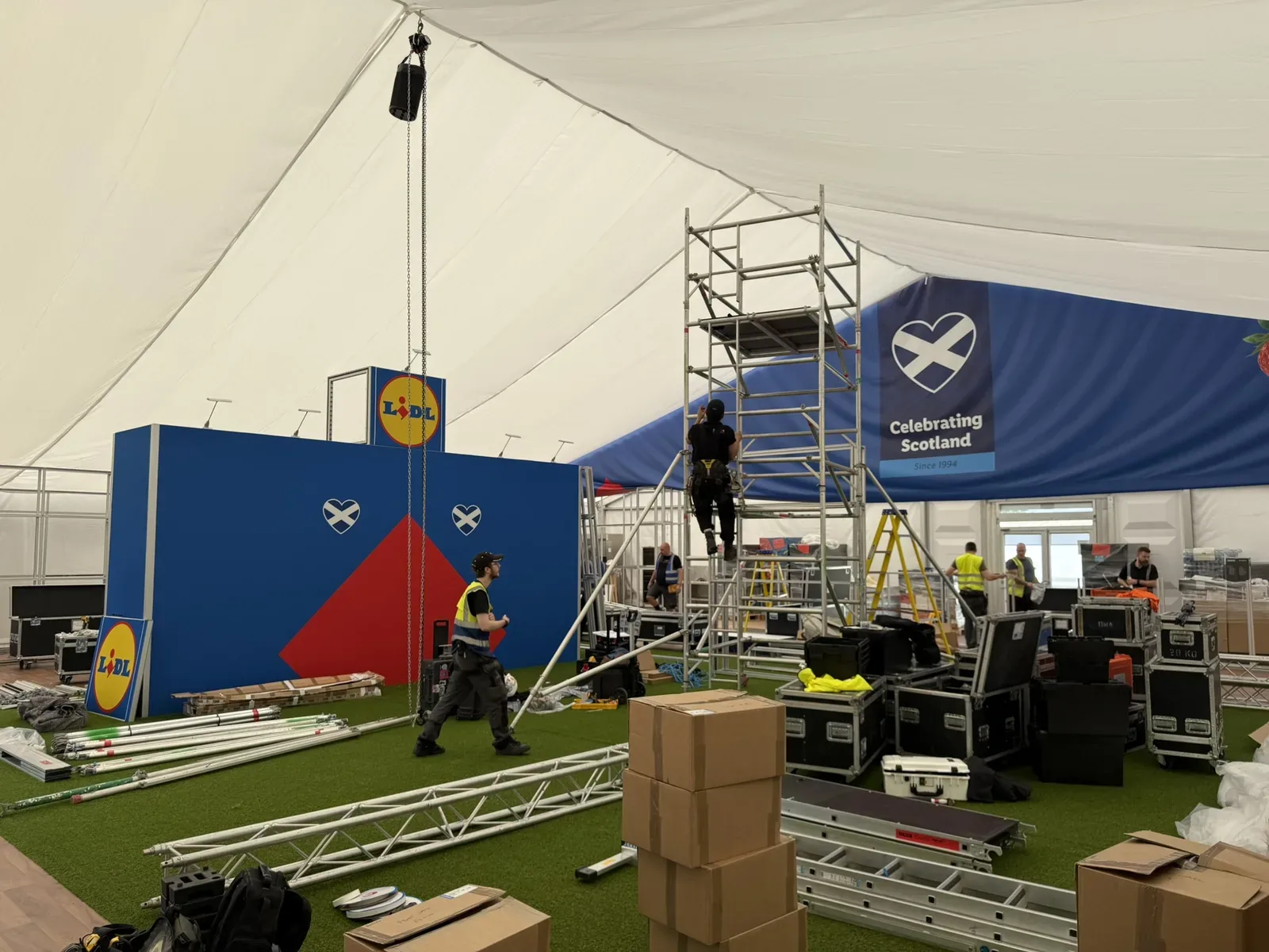 Redblu build crew erecting the Lidl stand at the Royal Highland Show 2026