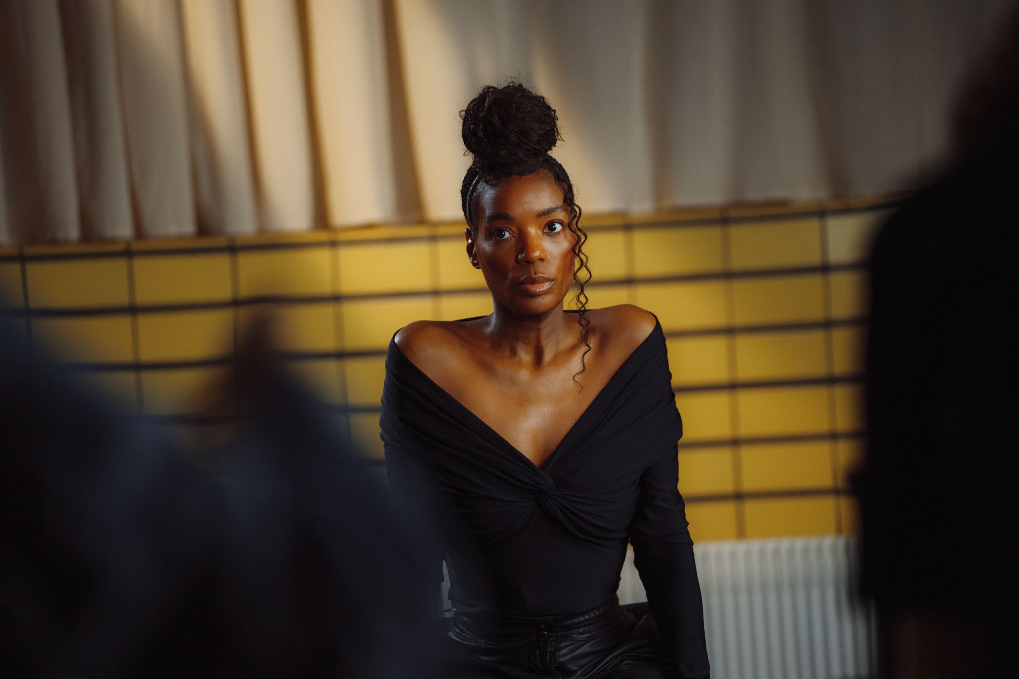 Bak kulissene fra 77 historier