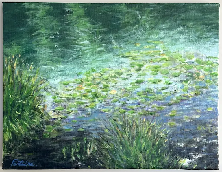 Peinture d'un étang avec des nénuphars verts et des plantes aquatiques en bordure.