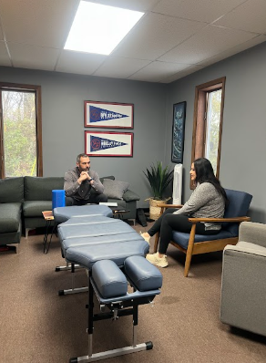Patient working with a provider at a sports chiropractic and strength conditioning clinic in Hillsdale, MI