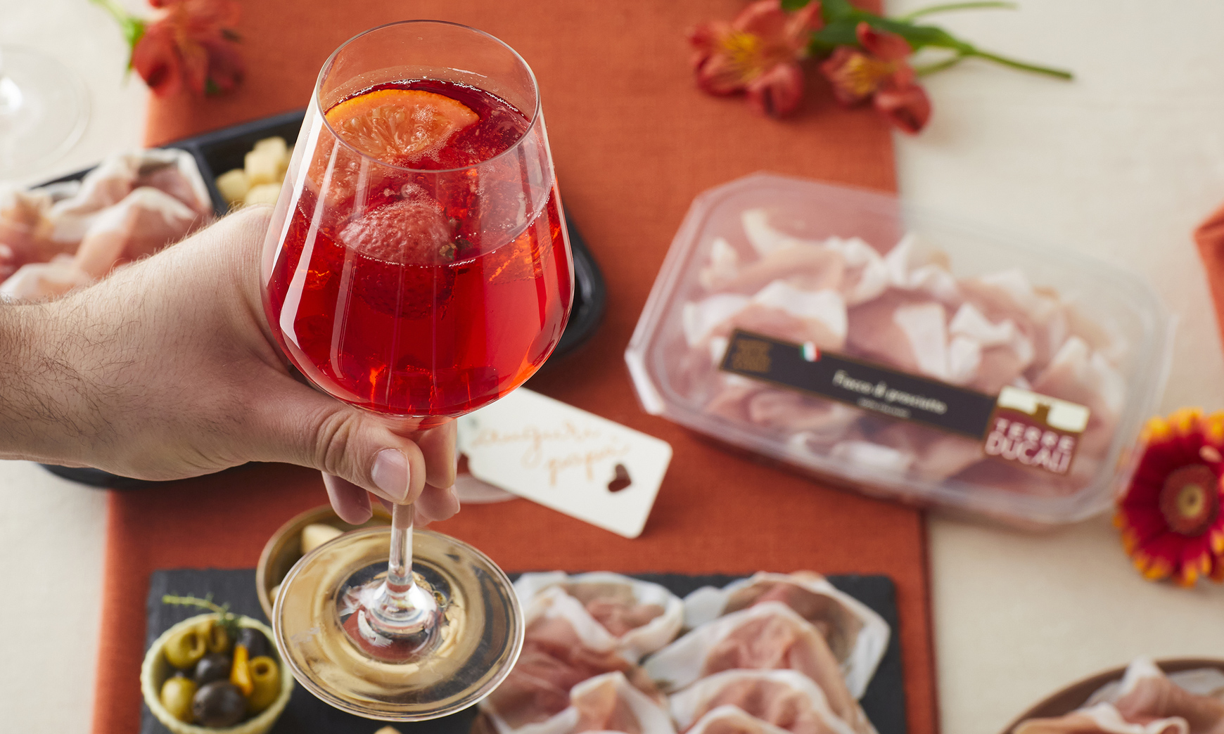 Let's have an aperitif with dad: an aperitif with the family