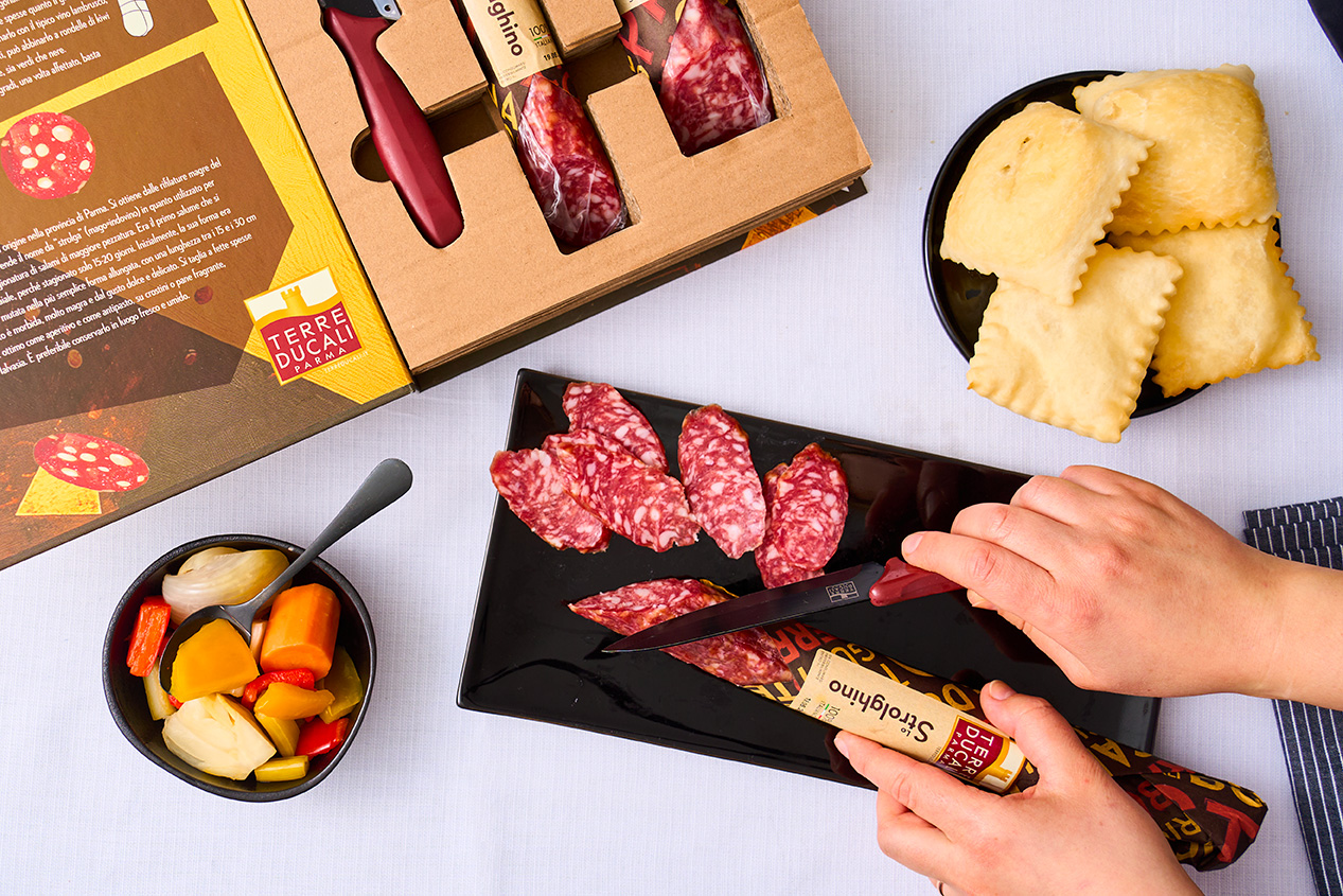 The pleasure of being together. The Blues Brothers of cured meats