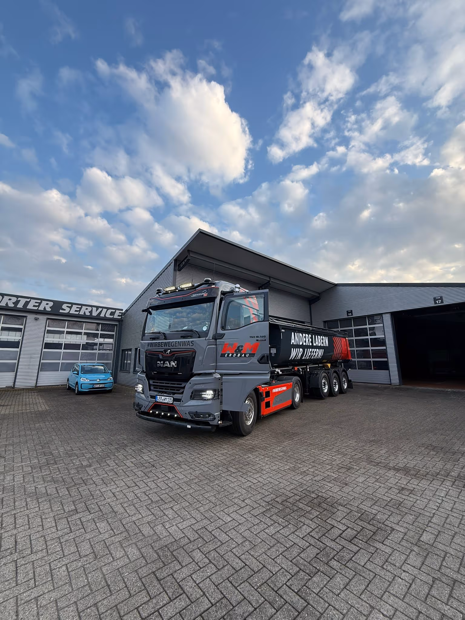 W&M Erdbau Sattelzug
