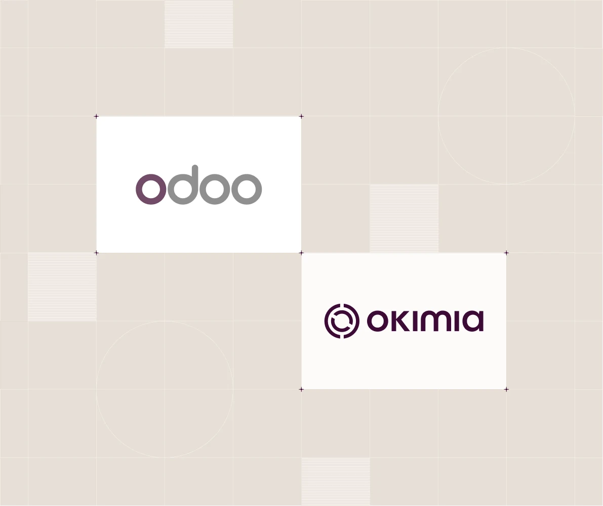 Logos des entreprises Odoo et Okimia sur un fond beige clair avec des motifs géométriques subtils.