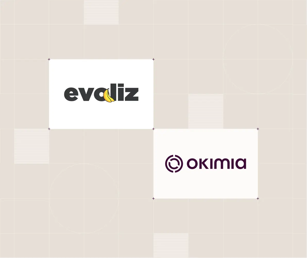 Logos d'evoliz avec une banane et d'okimia avec un cercle stylisé sur fond beige.