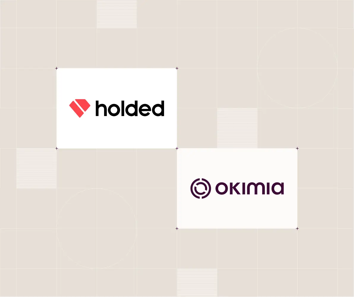 Logos des entreprises Holded et Okimia sur fond beige à motifs géométriques