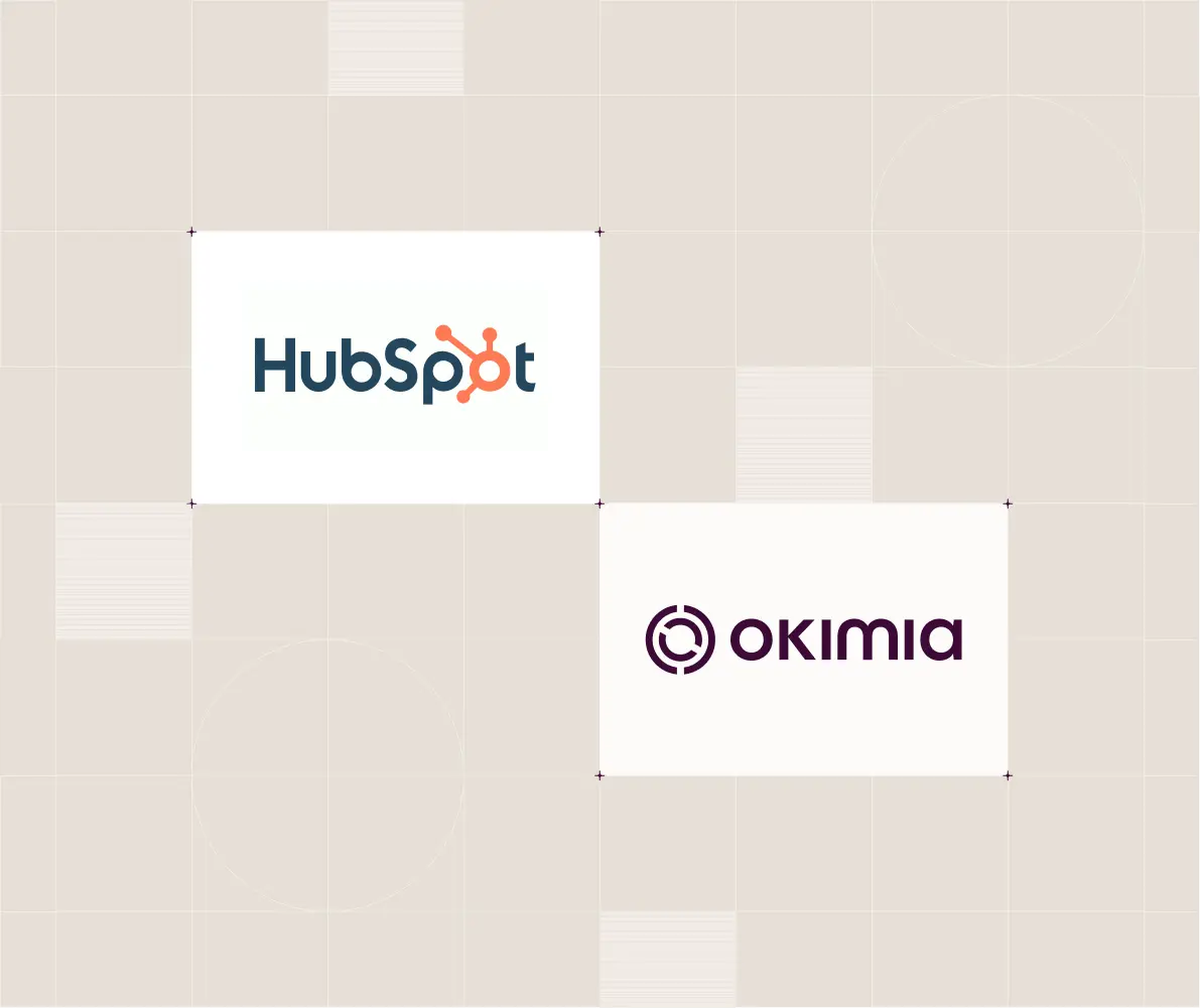 Logos de HubSpot et Okimia sur fond beige à motifs géométriques discrets.