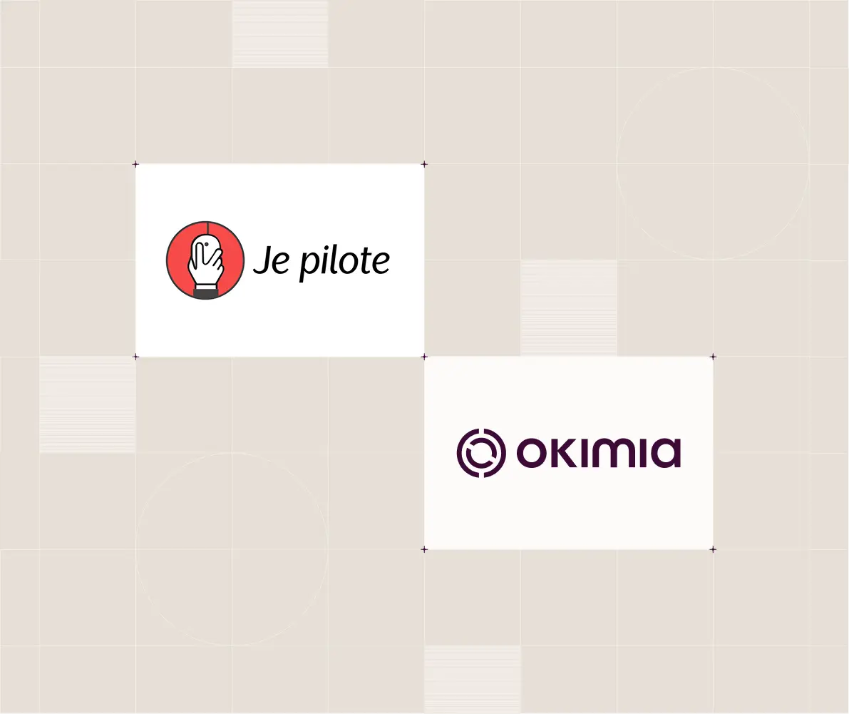 Deux logos sur fond beige: un curseur de souris avec texte 'Je pilote' et le logo Okimia.