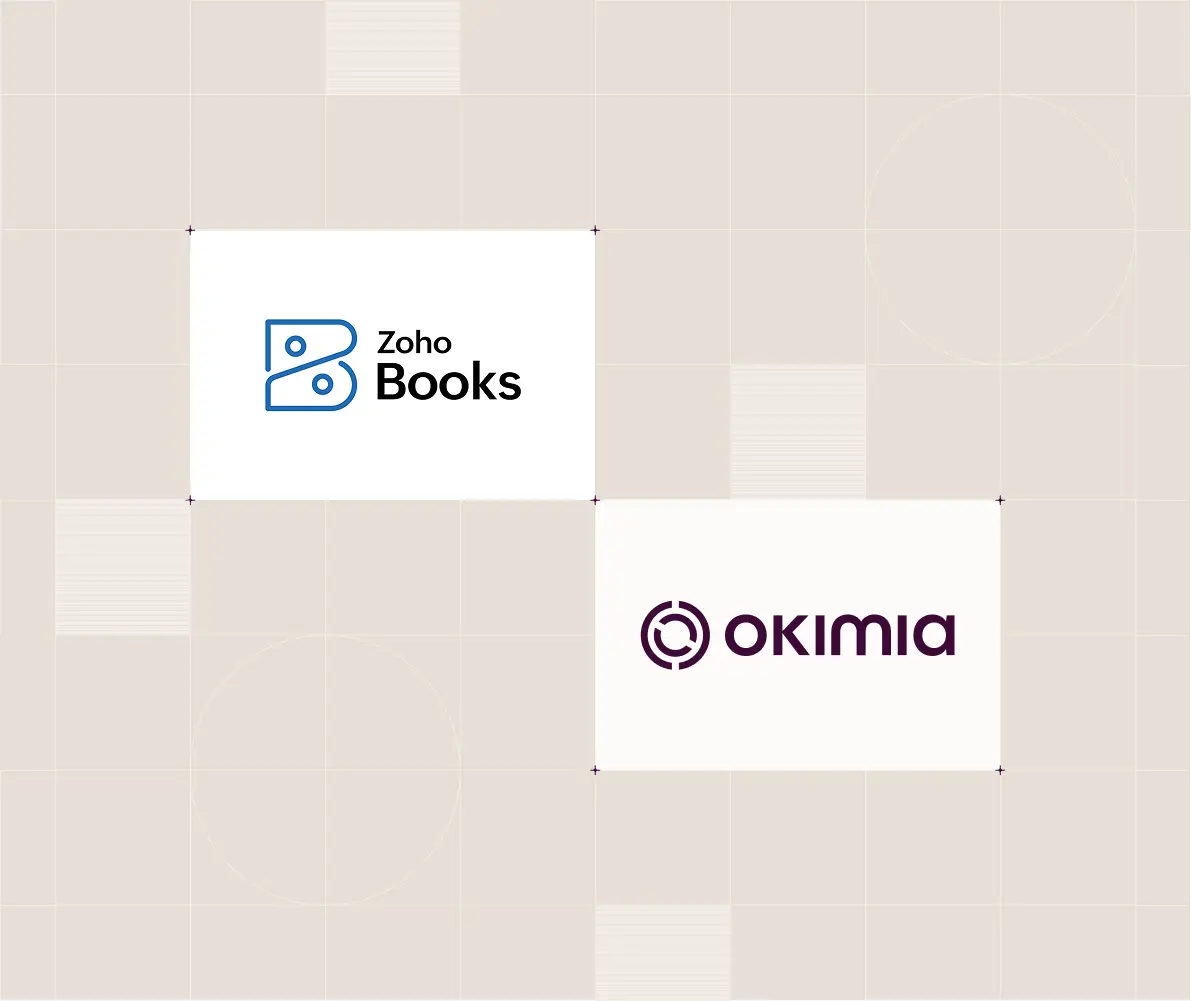 Logos de Zoho Books et Okimia sur fond beige à motifs géométriques légers.