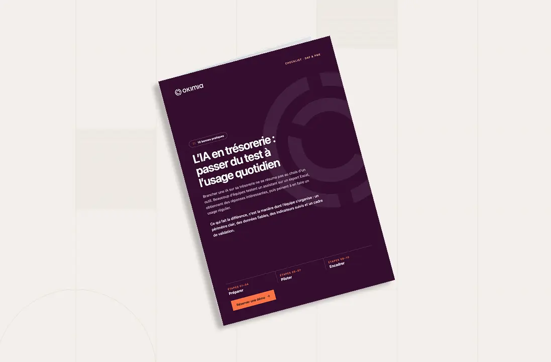 Page de couverture d'un guide intitulé « L'IA en trésorerie : passer du test à l’usage quotidien » avec un fond violet foncé. Le texte explique l'importance de maîtriser l'organisation de l'équipe, des données fiables, des indicateurs suivis, et un cadre de validation pour une utilisation régulière de l’IA en trésorerie. En bas, trois étapes sont mentionnées : Préparer, Piloter, Encadrer, avec un bouton orange pour réserver une démo.
